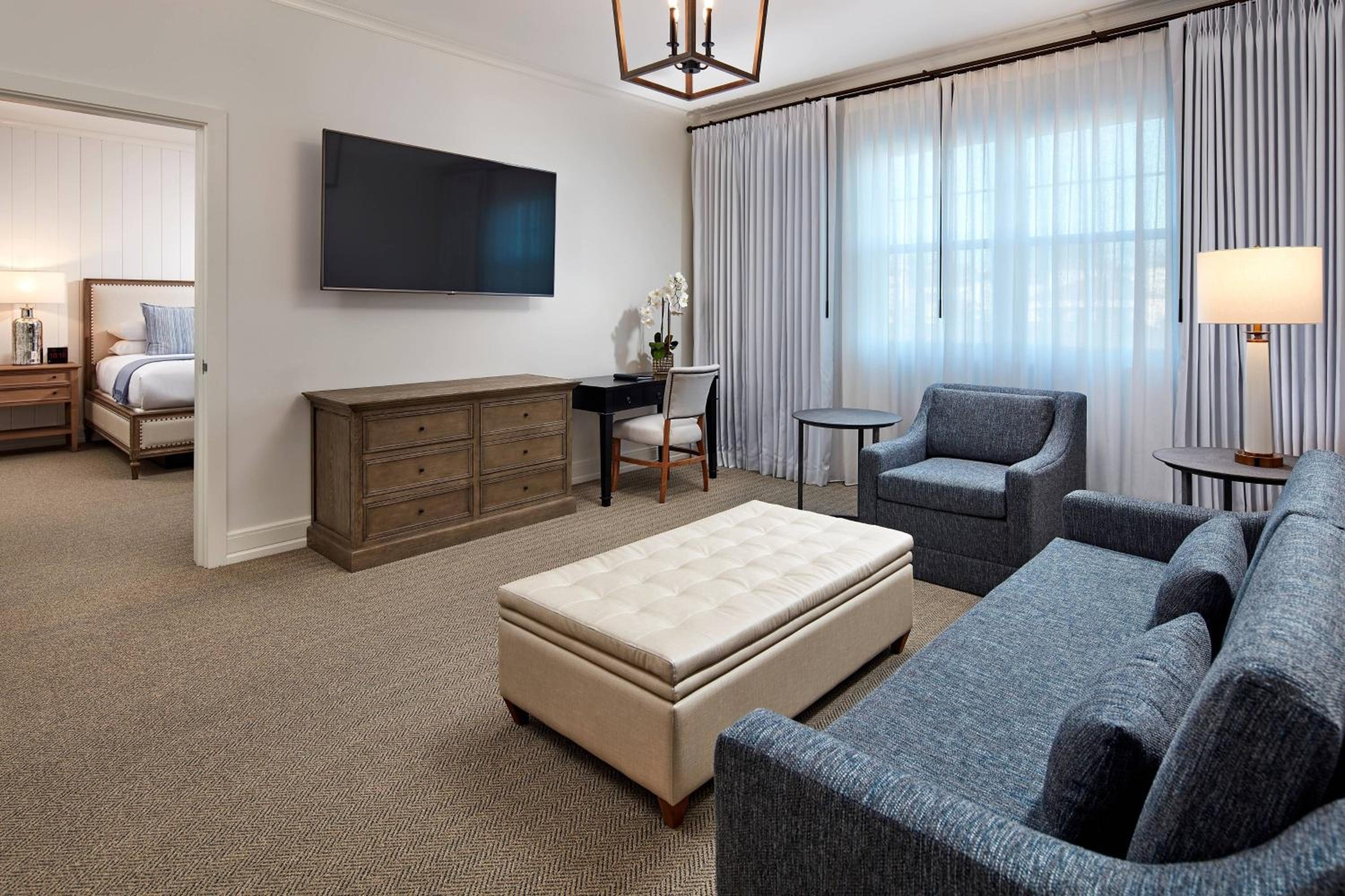 Large One-Bedroom Suite with Sofa Bed