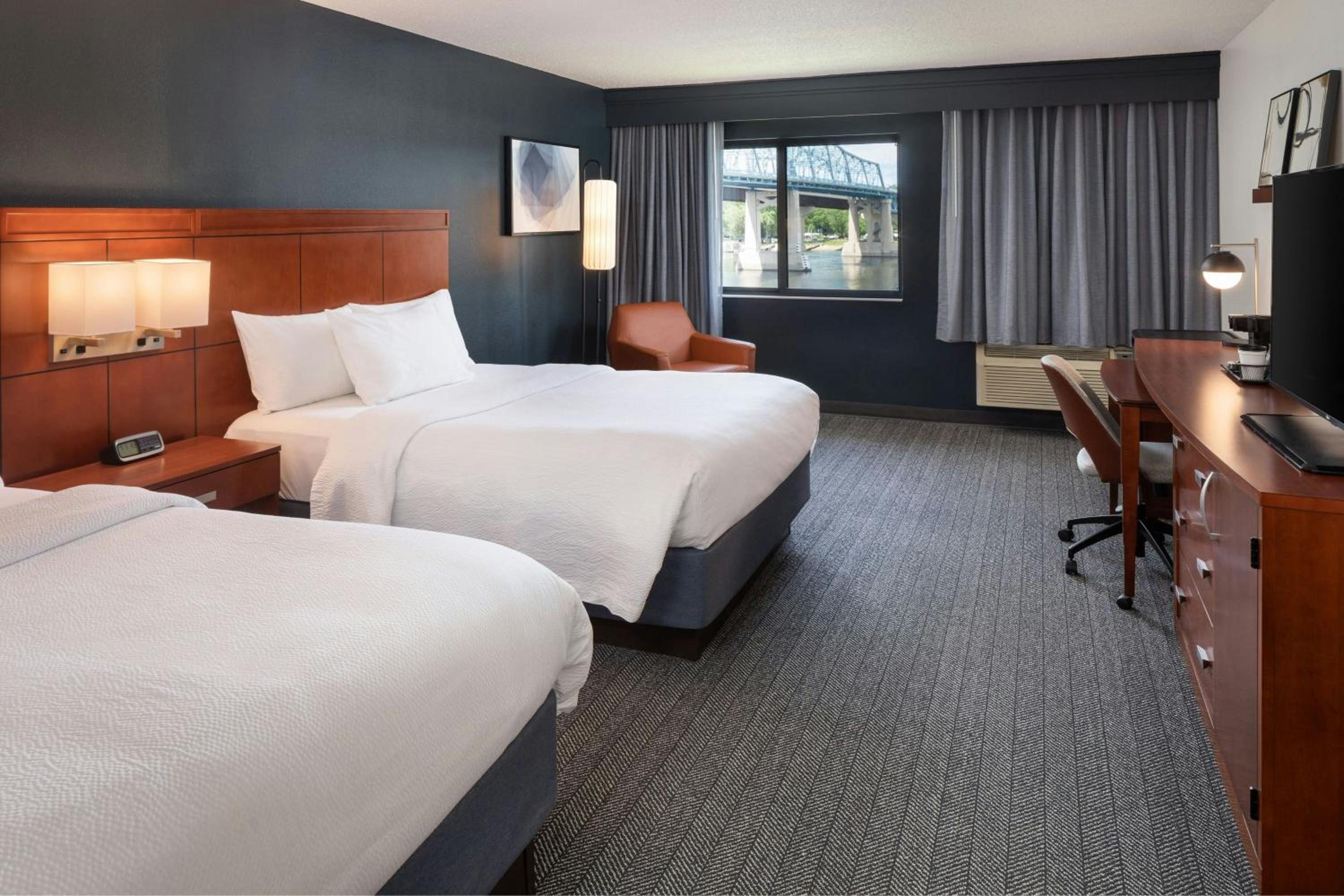 Queen Room with Two Queen Beds and River View photo 1