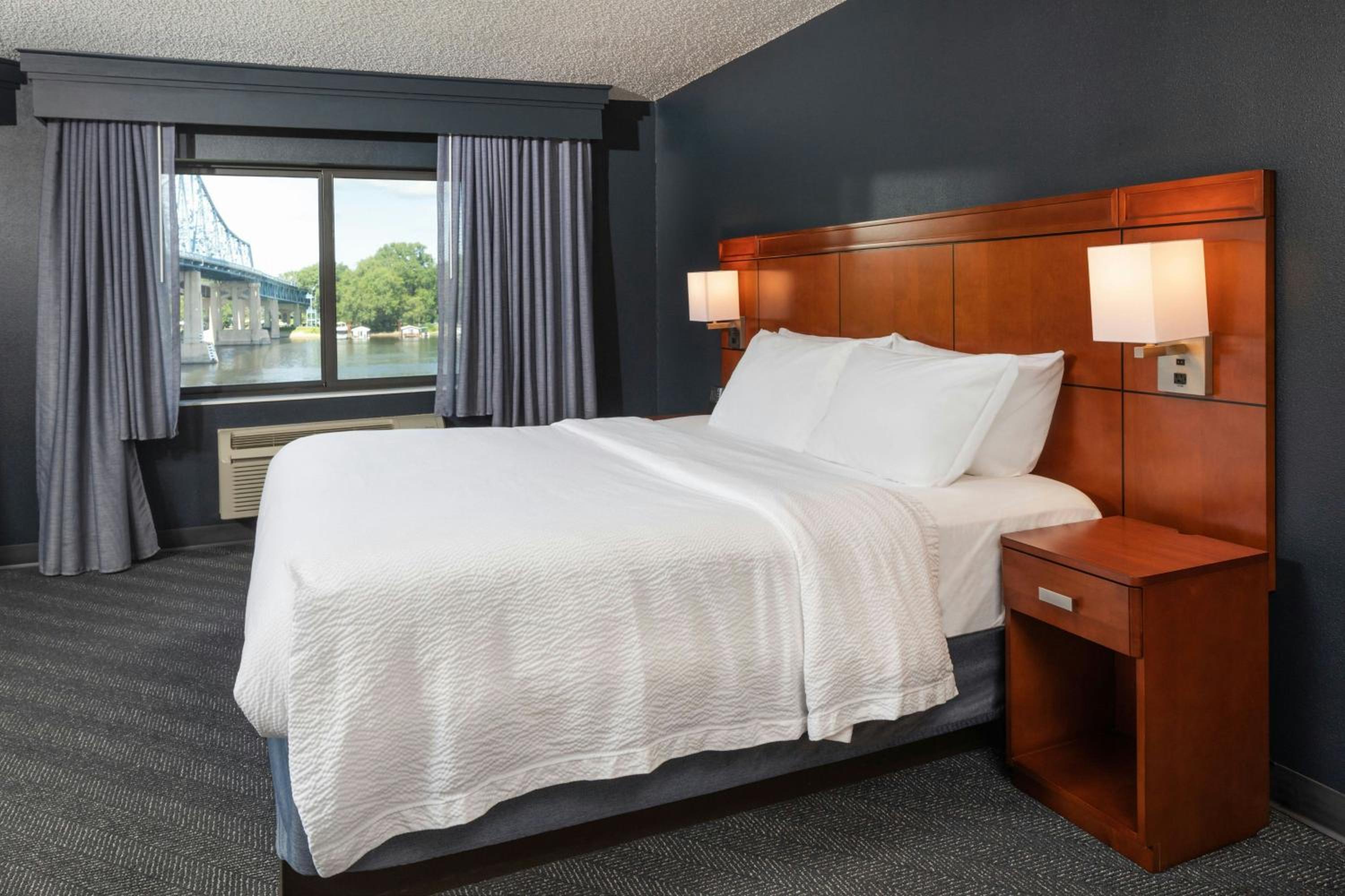 Larger King Studio with River View and Sofa Bed photo 1