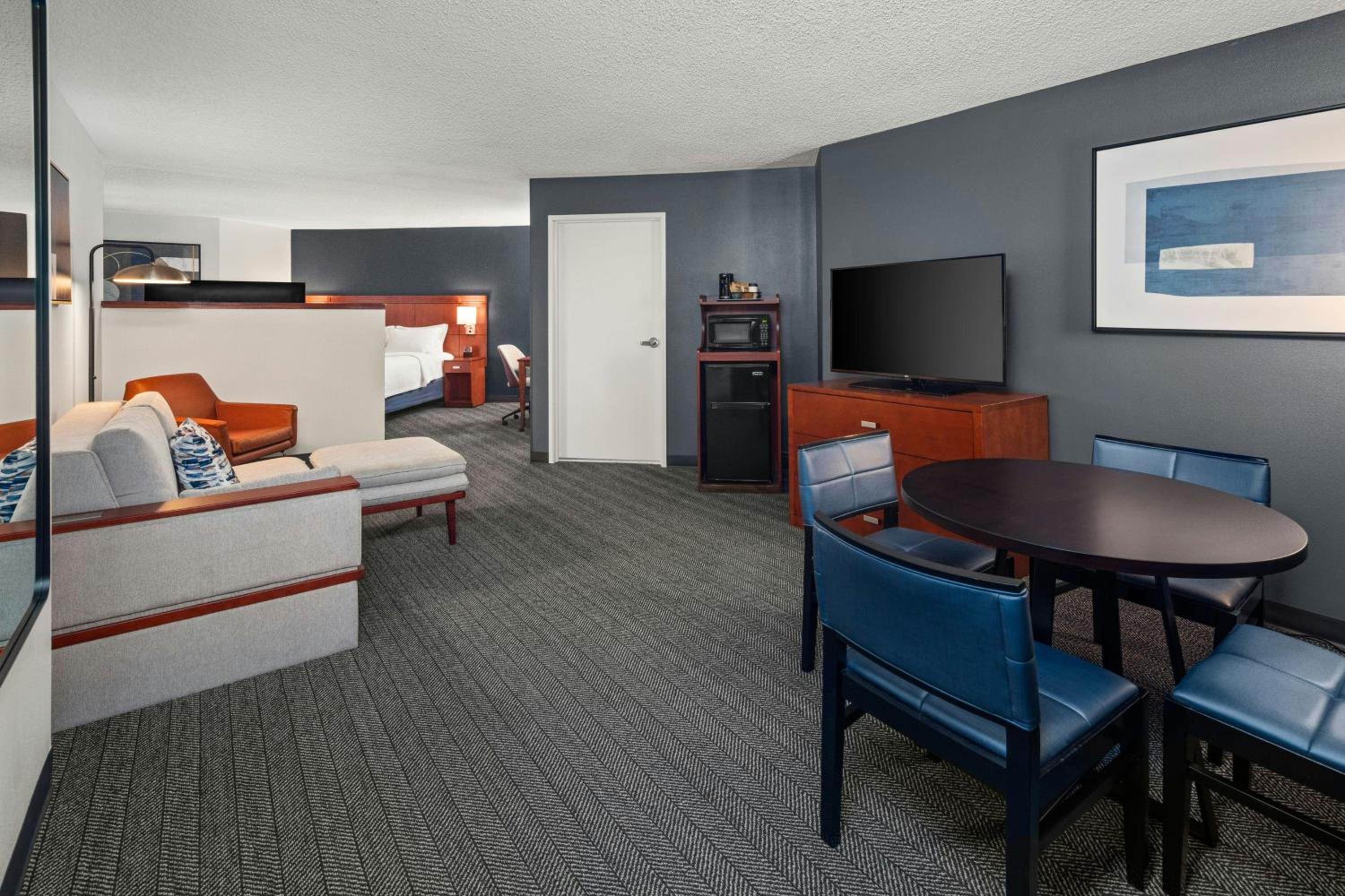 Larger King Room with Sofa Bed photo 1