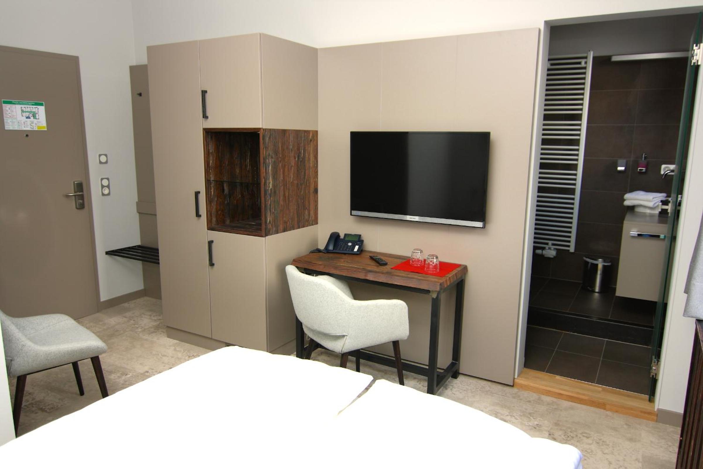 Double Room - Photo 9