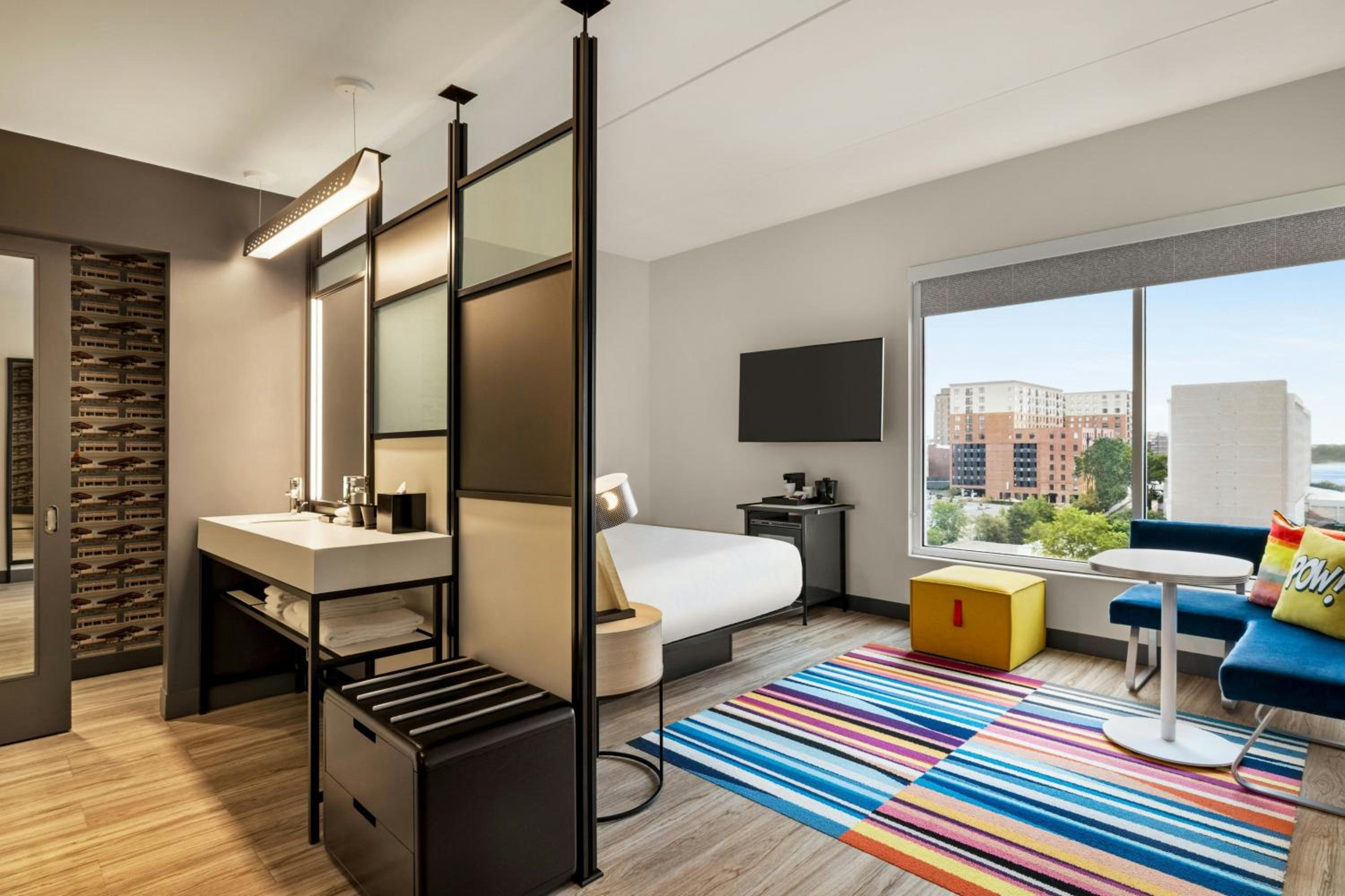 King Room - Hearing Accessible - Photo 4
