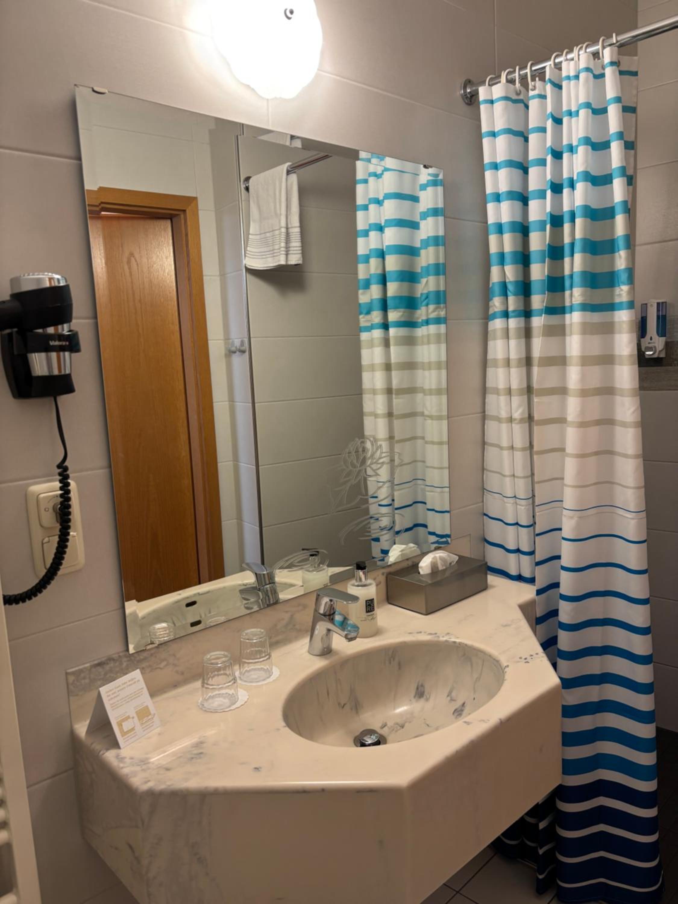 Twin Room with Shower photo 1