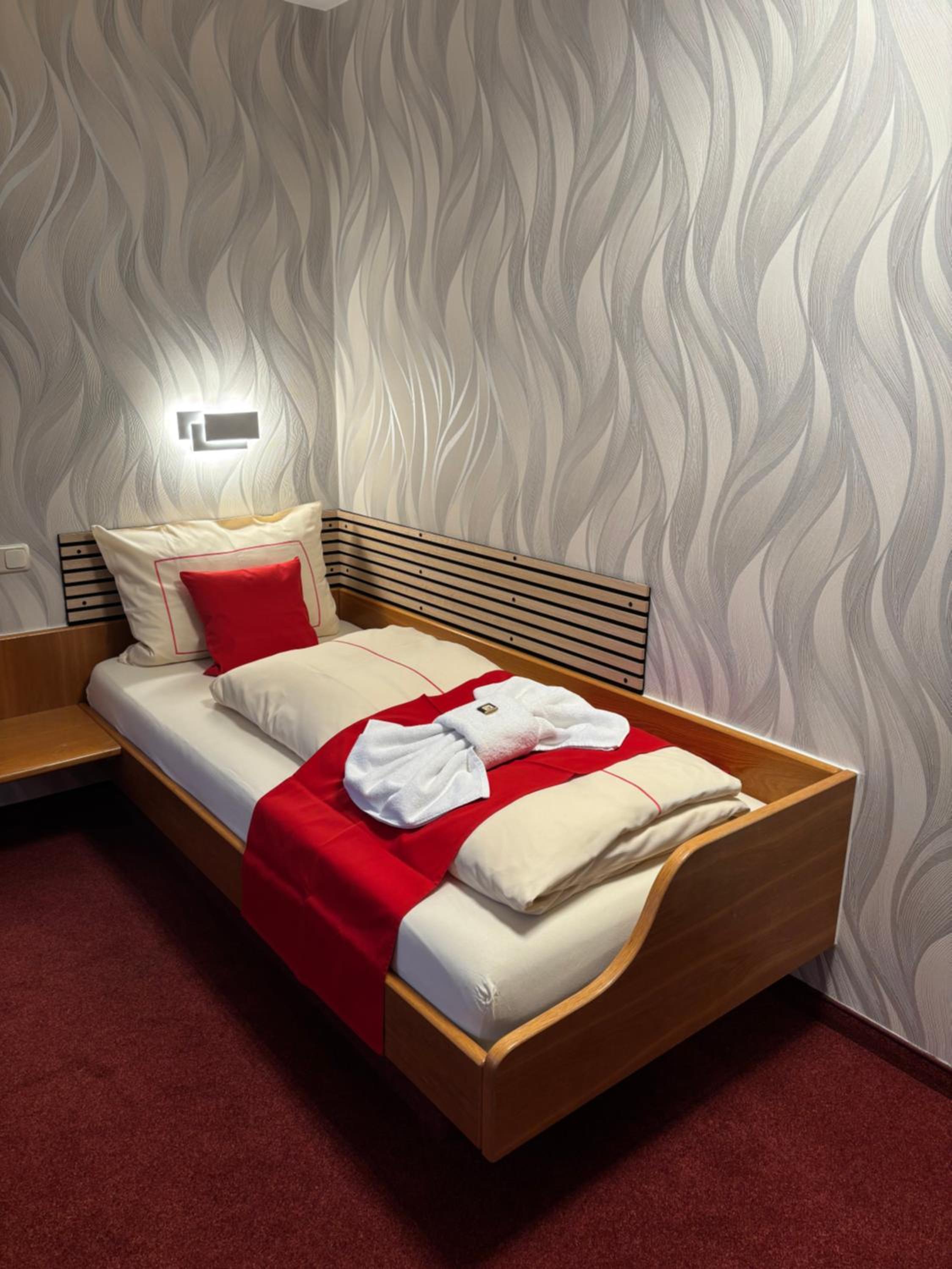 Small Single Room photo 2