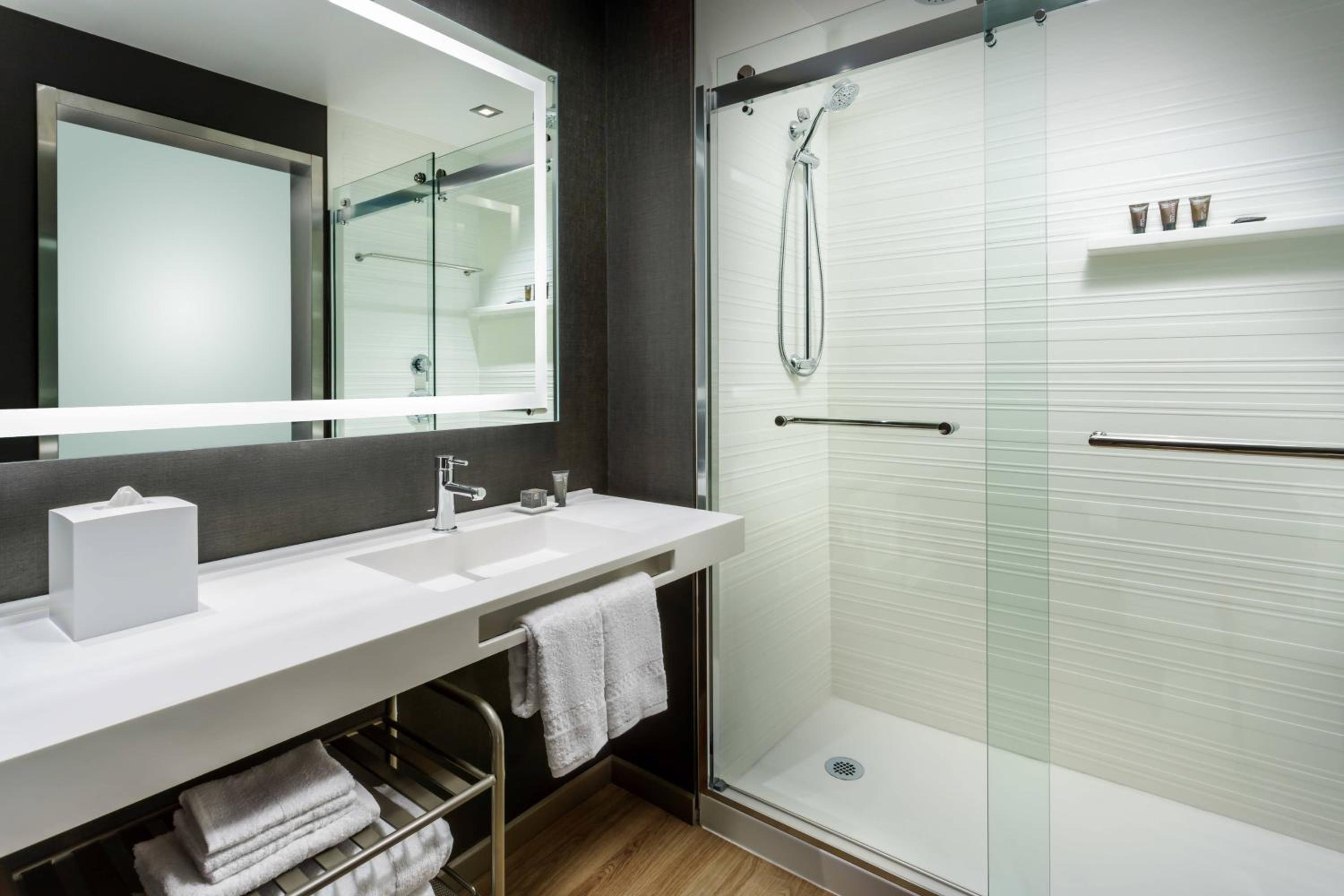 Queen Room - Hearing Accessible