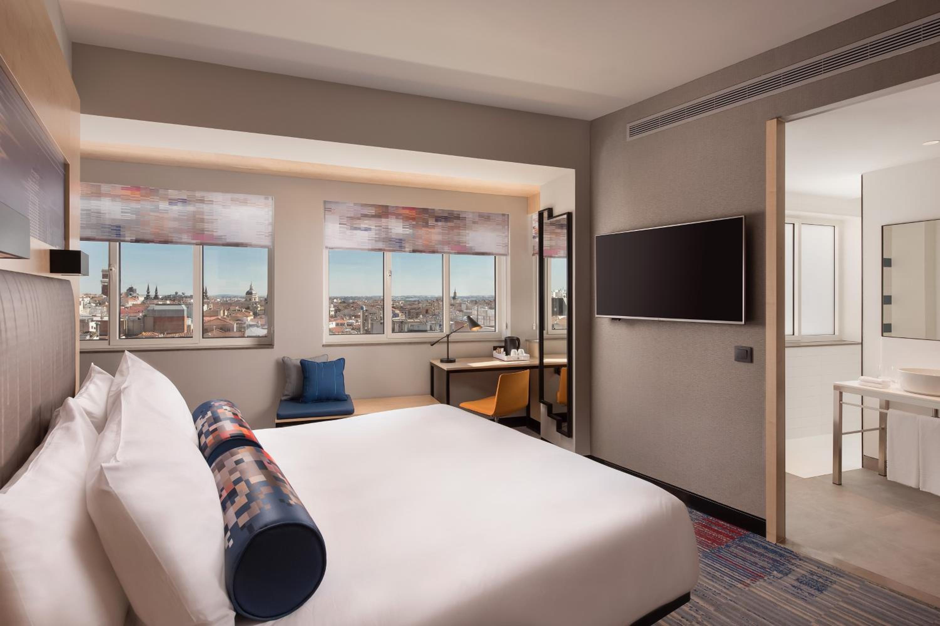 Aloft King Room with City View