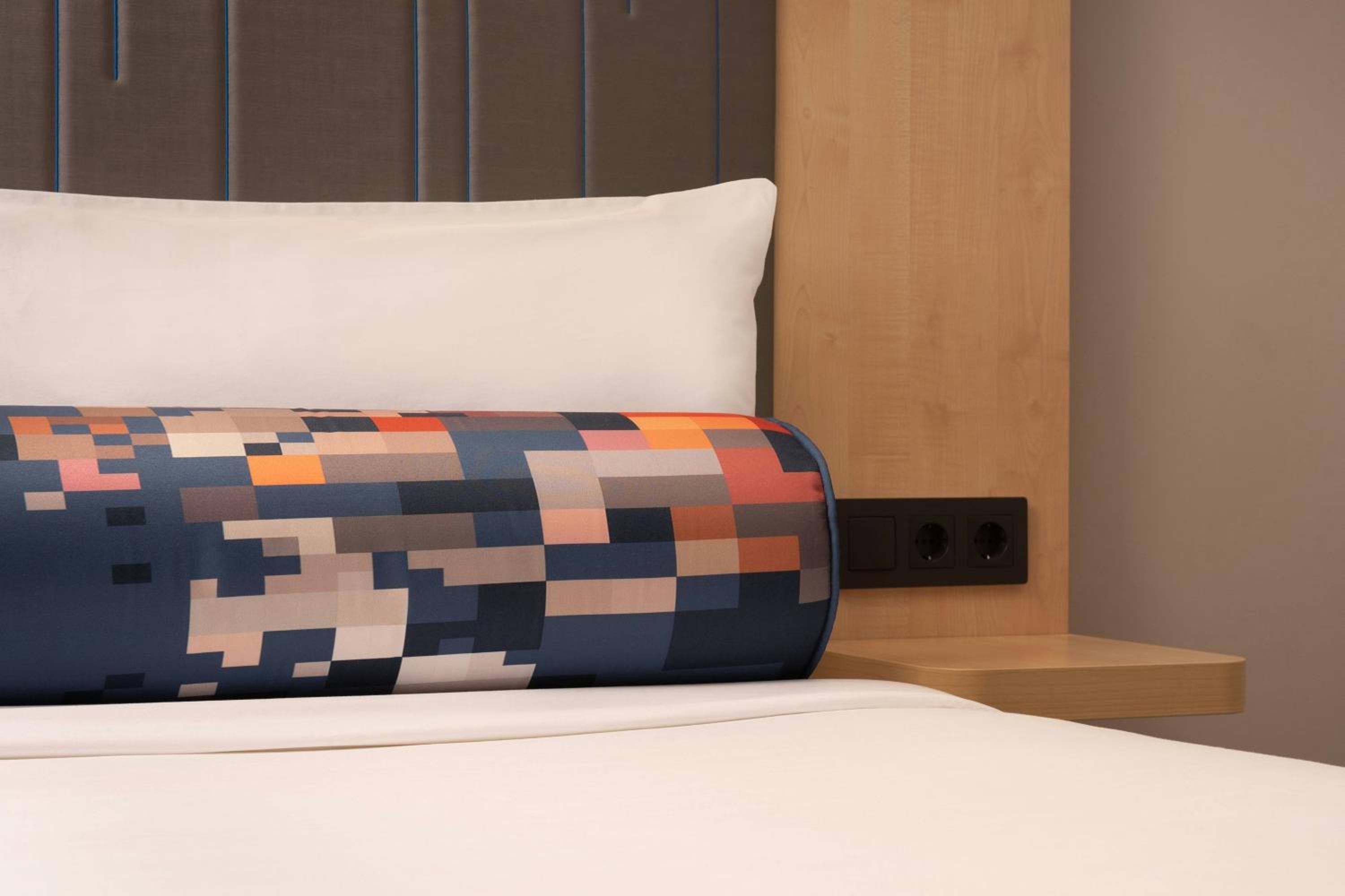 Aloft Twin Room with City View