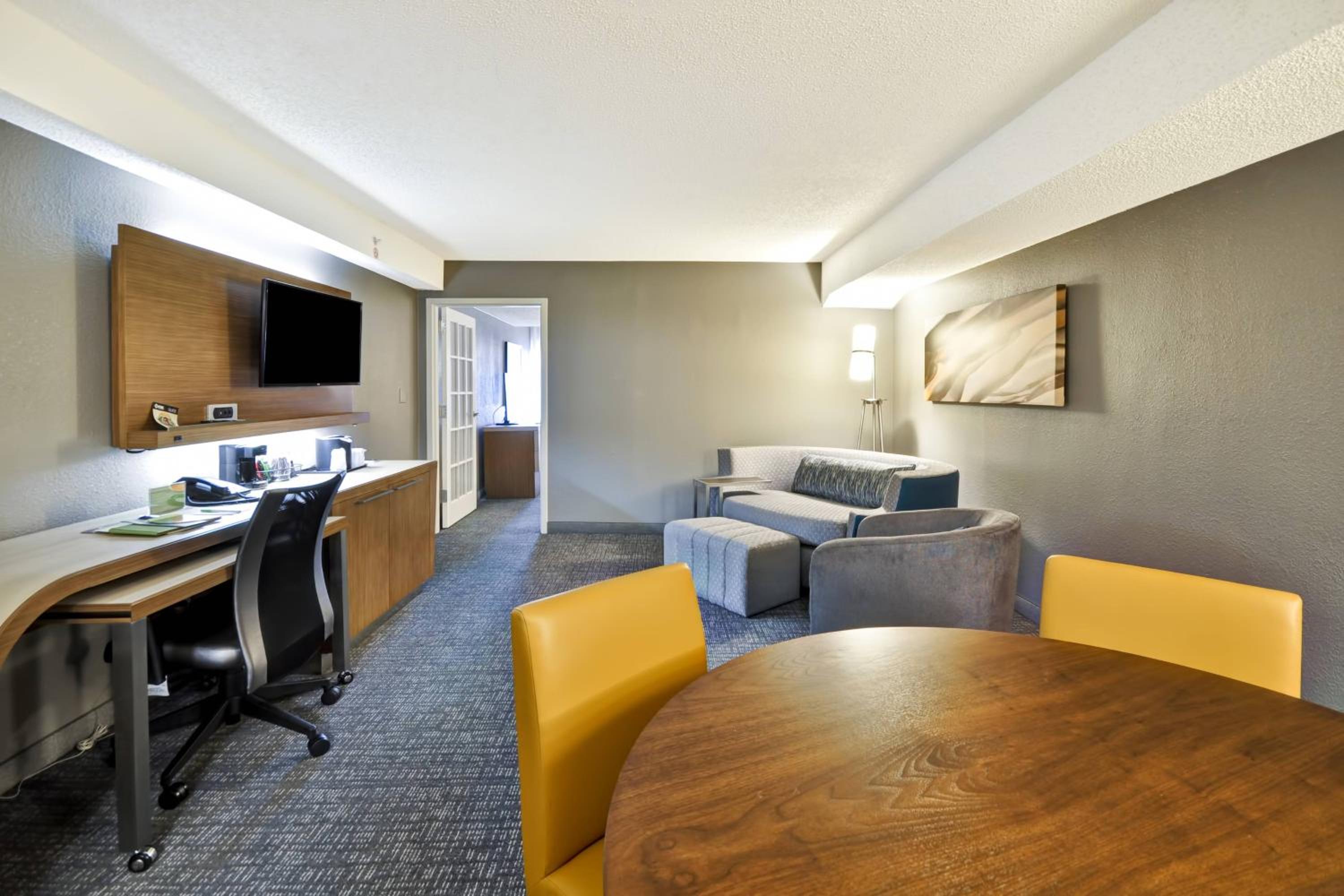 One-Bedroom King Suite with Sofa Bed - Photo 2
