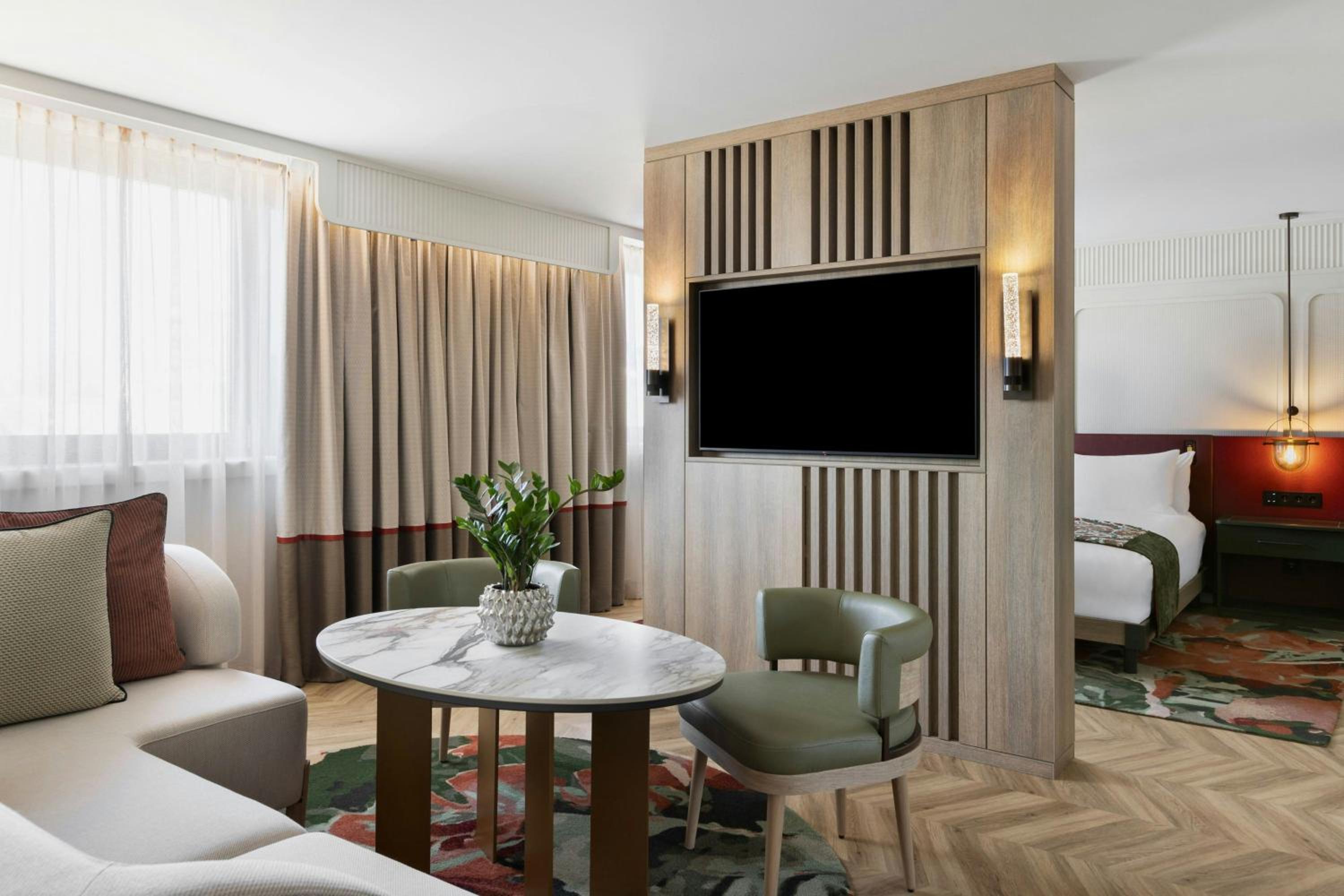 Empress King Suite with Church View photo 3