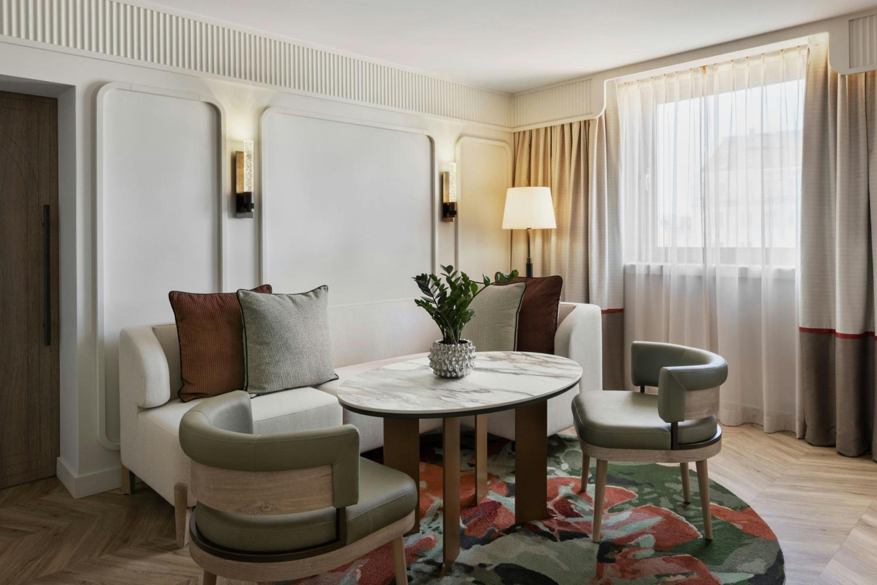 Empress King Suite with Church View photo 1