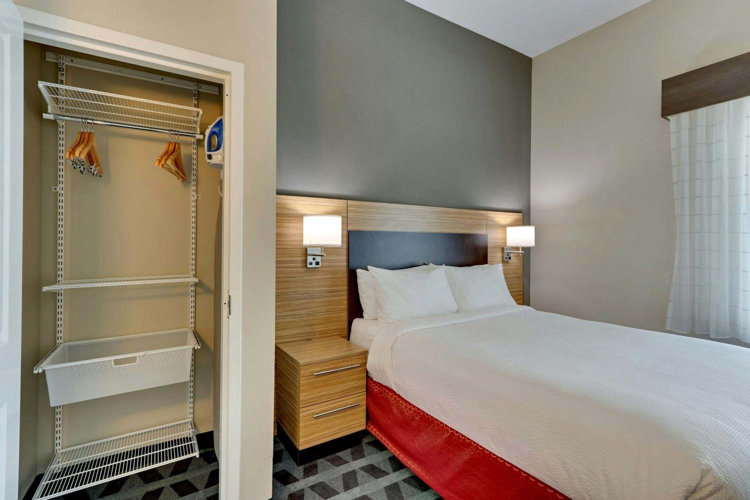 1 Bedroom Suite with 1 King - Photo 7