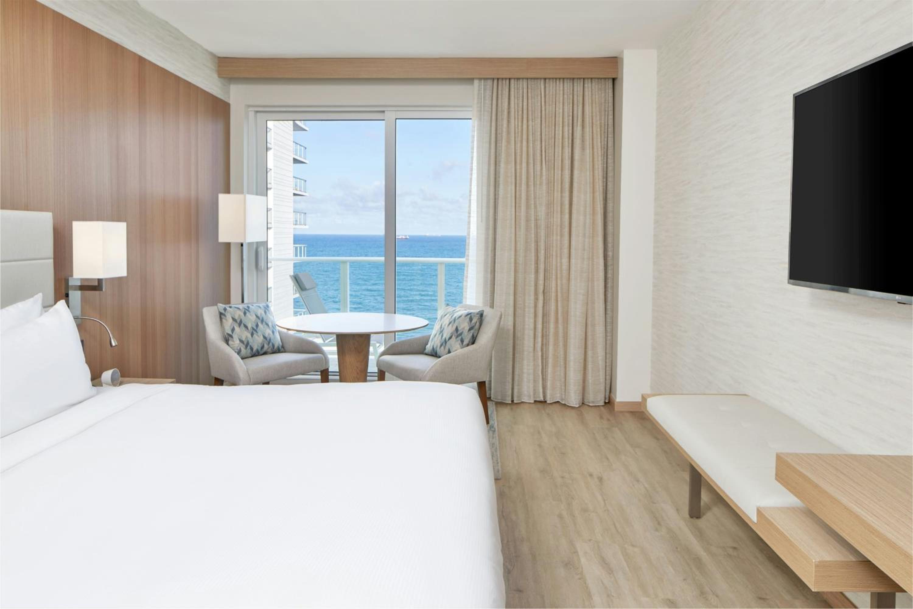 King Room with Oceanfront View - Photo 1