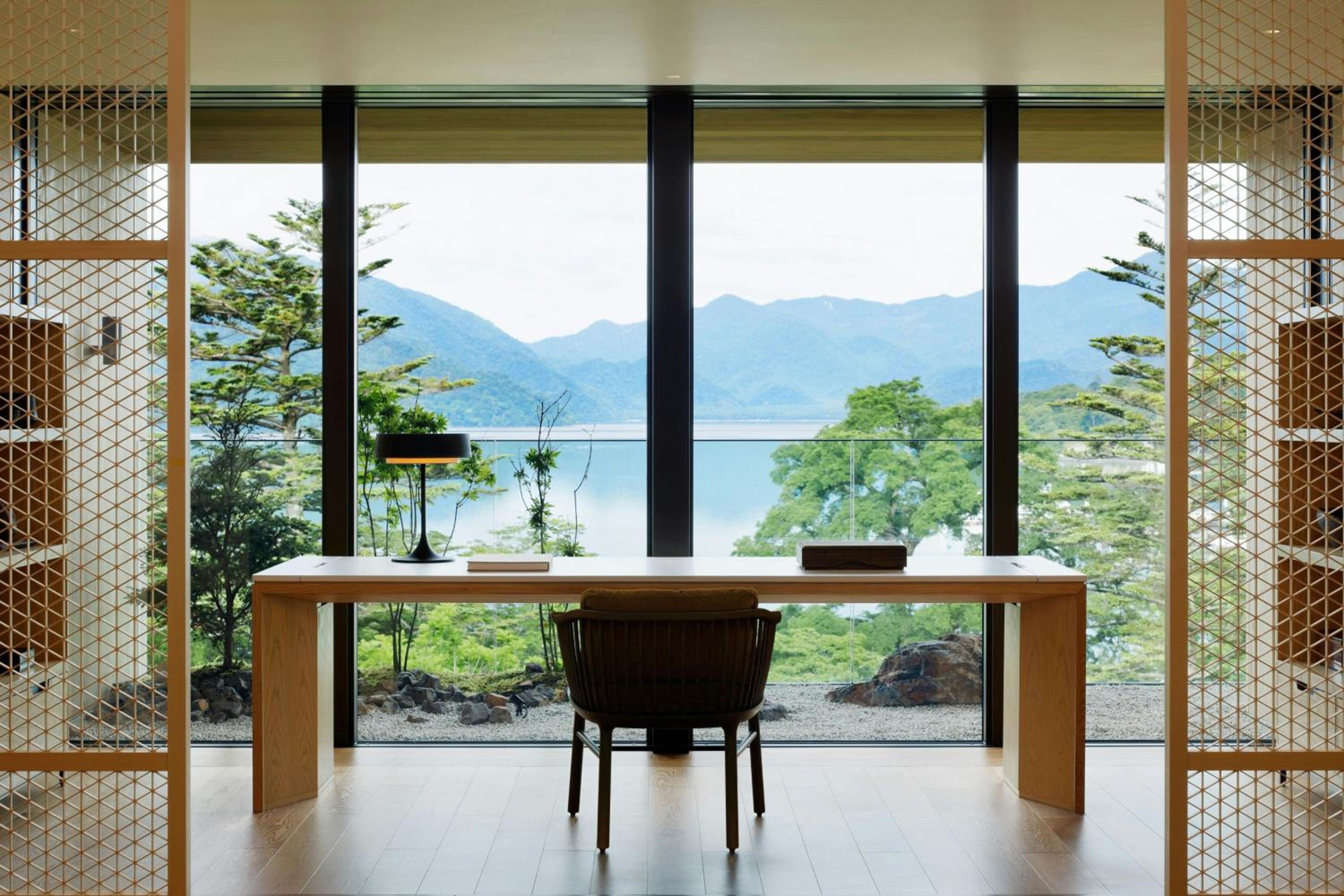 Ritz-Carlton King Suite with Lake View and Balcony photo 2