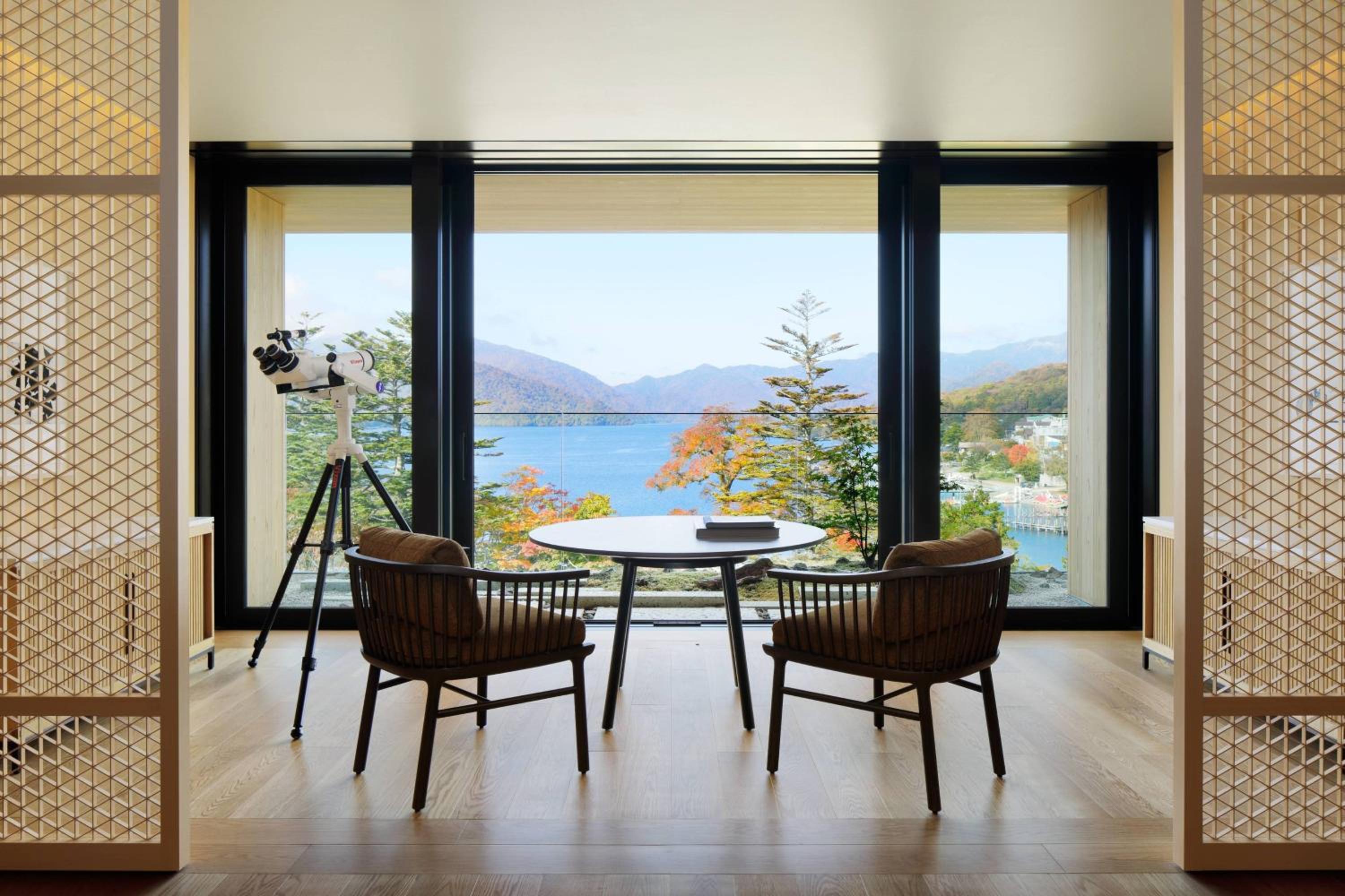 Ritz-Carlton King Suite with Lake View and Balcony photo 3