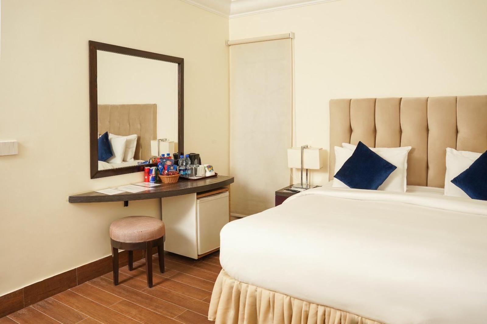 Deluxe Double Room (2 Adults + 1 Child) photo 2