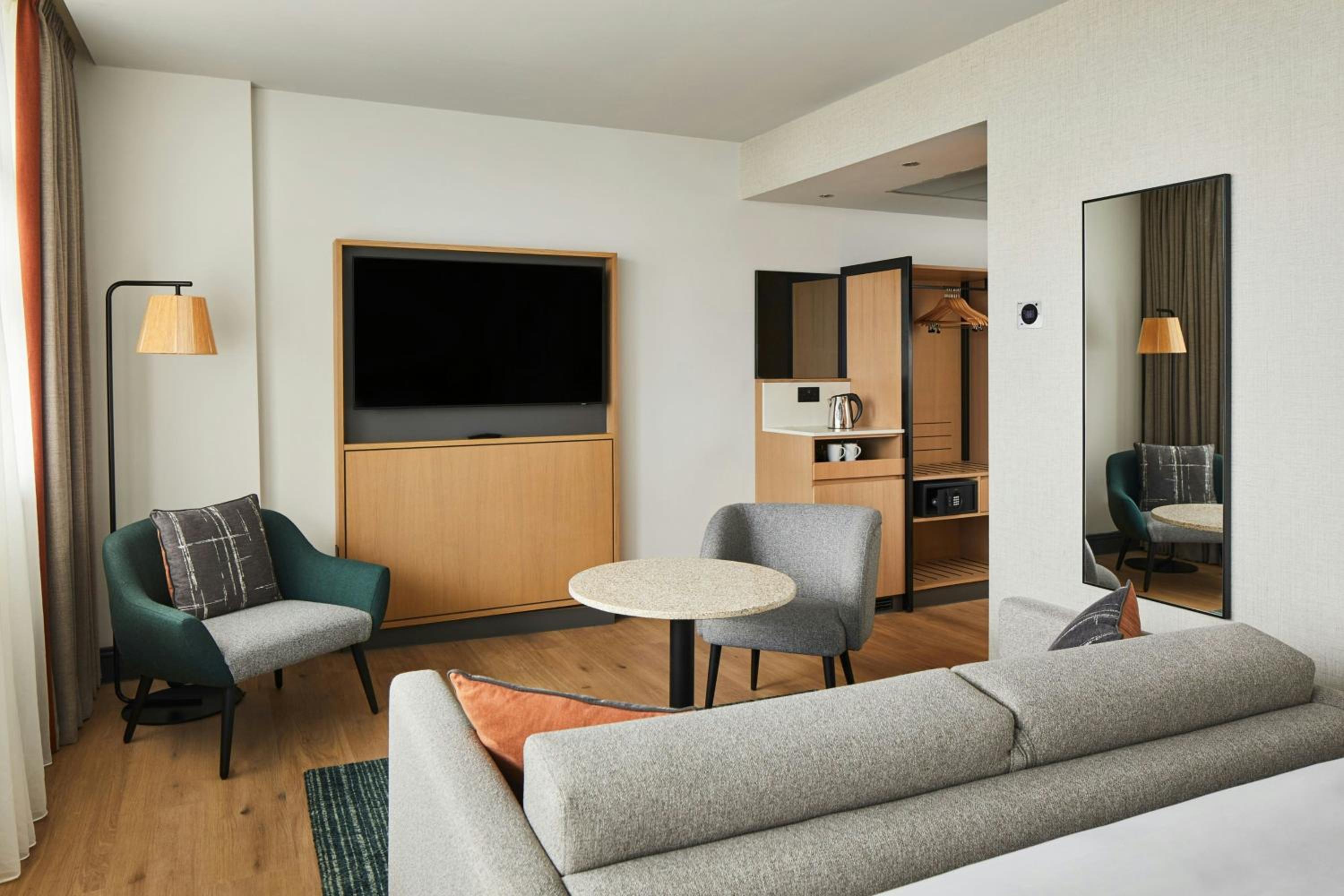 City View King Room - Photo 4