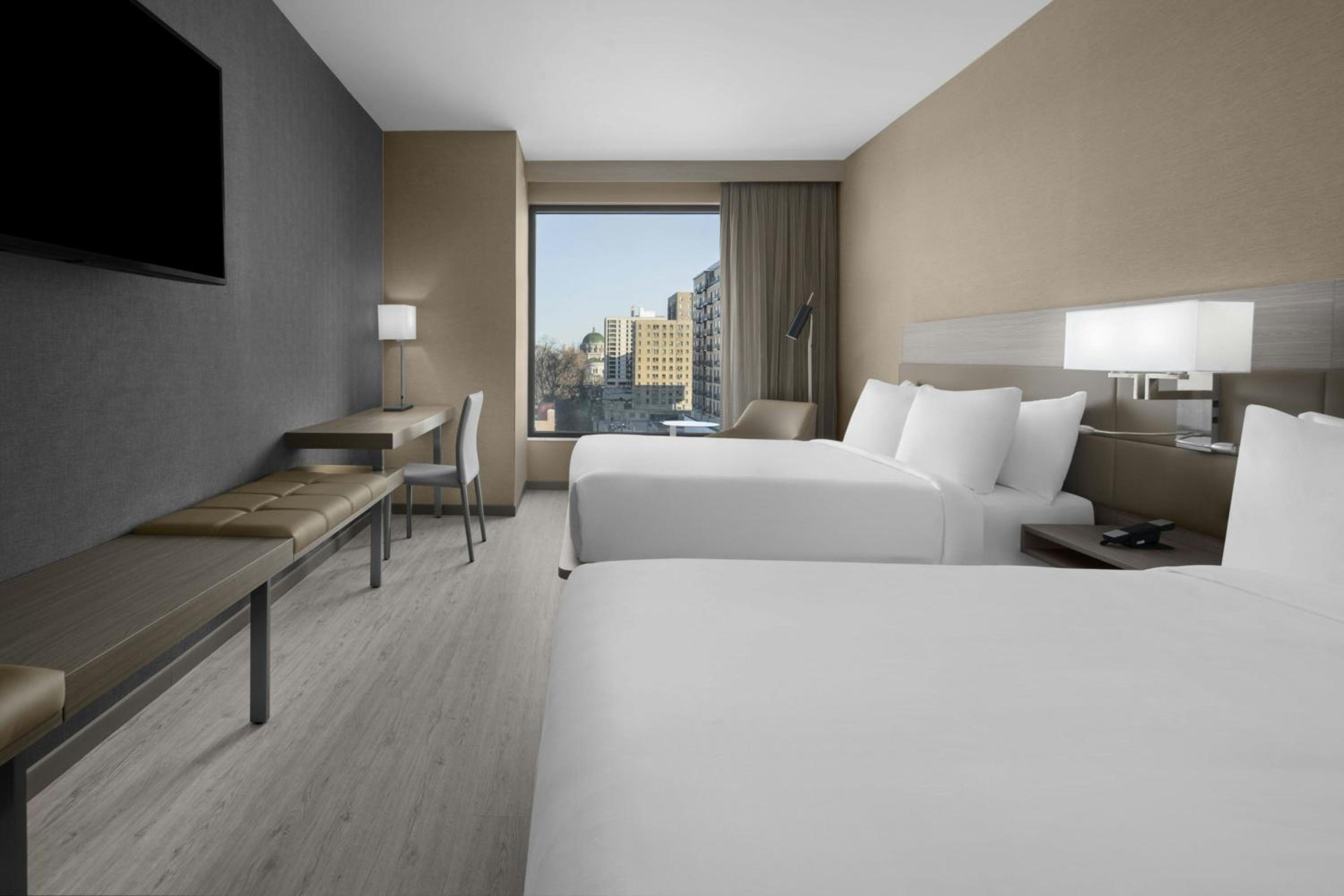 QQ Neighborhood View, Guest room, 2 Queen (Hearing Accessible) - Photo 3