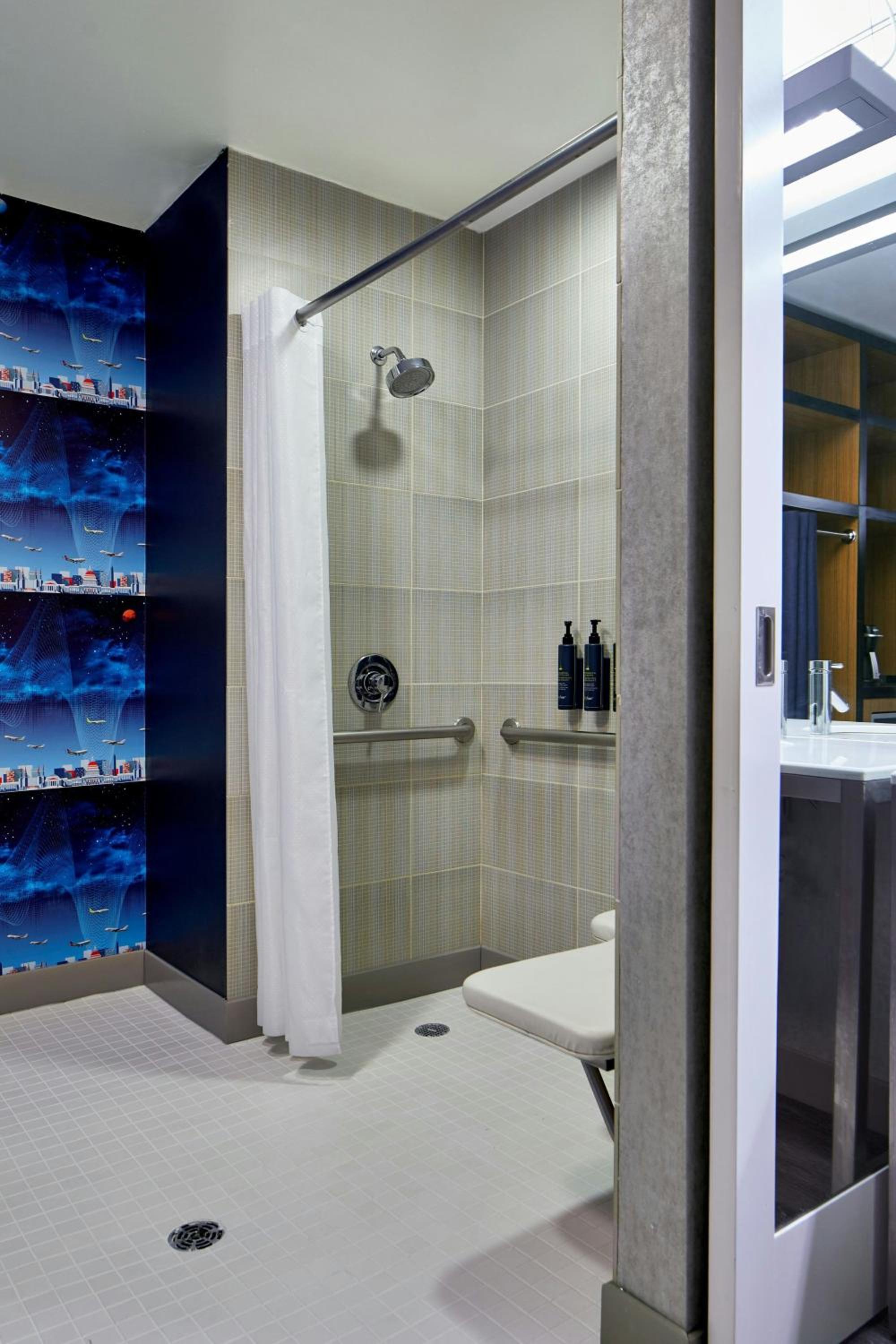 Guest room, 1 King, Aloft (Mobility &amp; Hearing Accessible w/ Roll-in Shower) - Photo 9