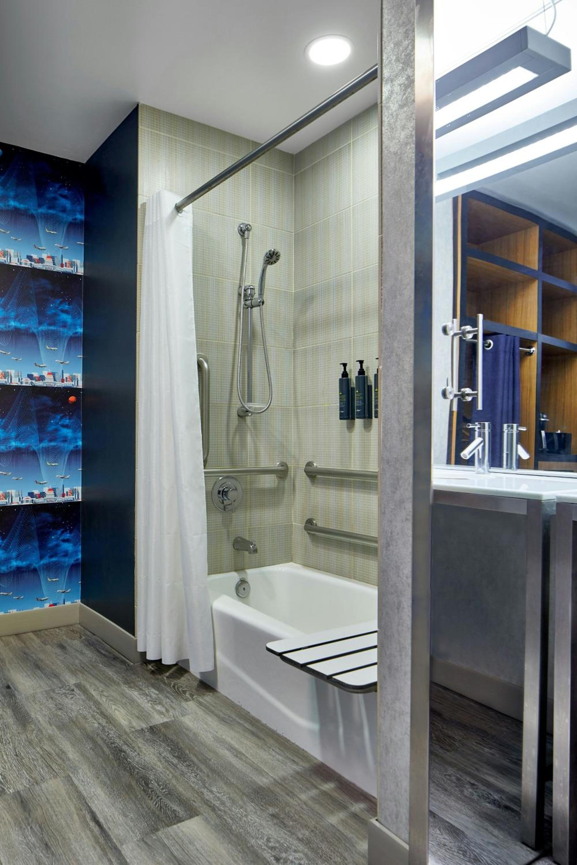 Guest room, 1 King, Aloft (Mobility &amp; Hearing Accessible w/ Roll-in Shower) - Photo 7