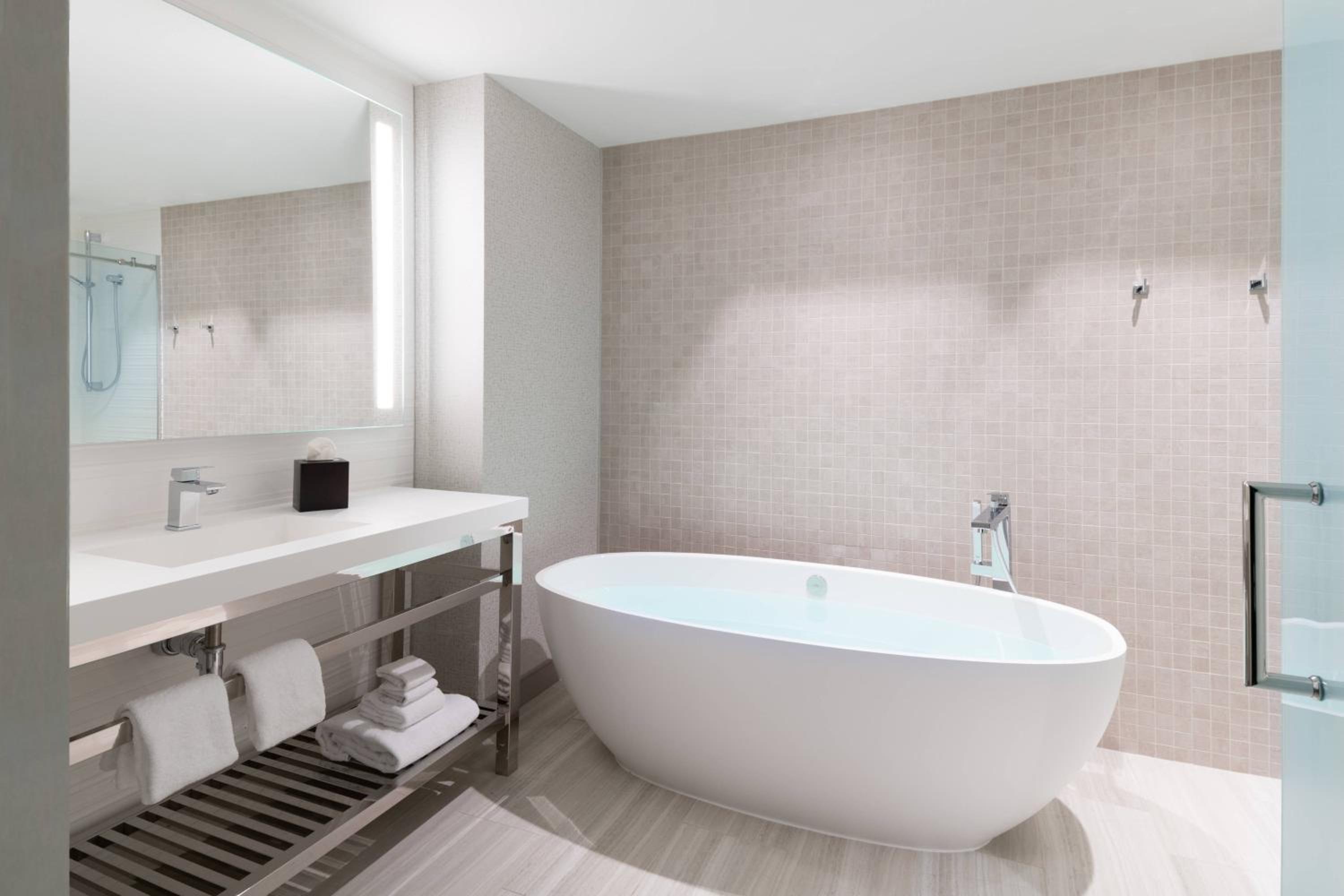 One-Bedroom King Suite - Photo 8