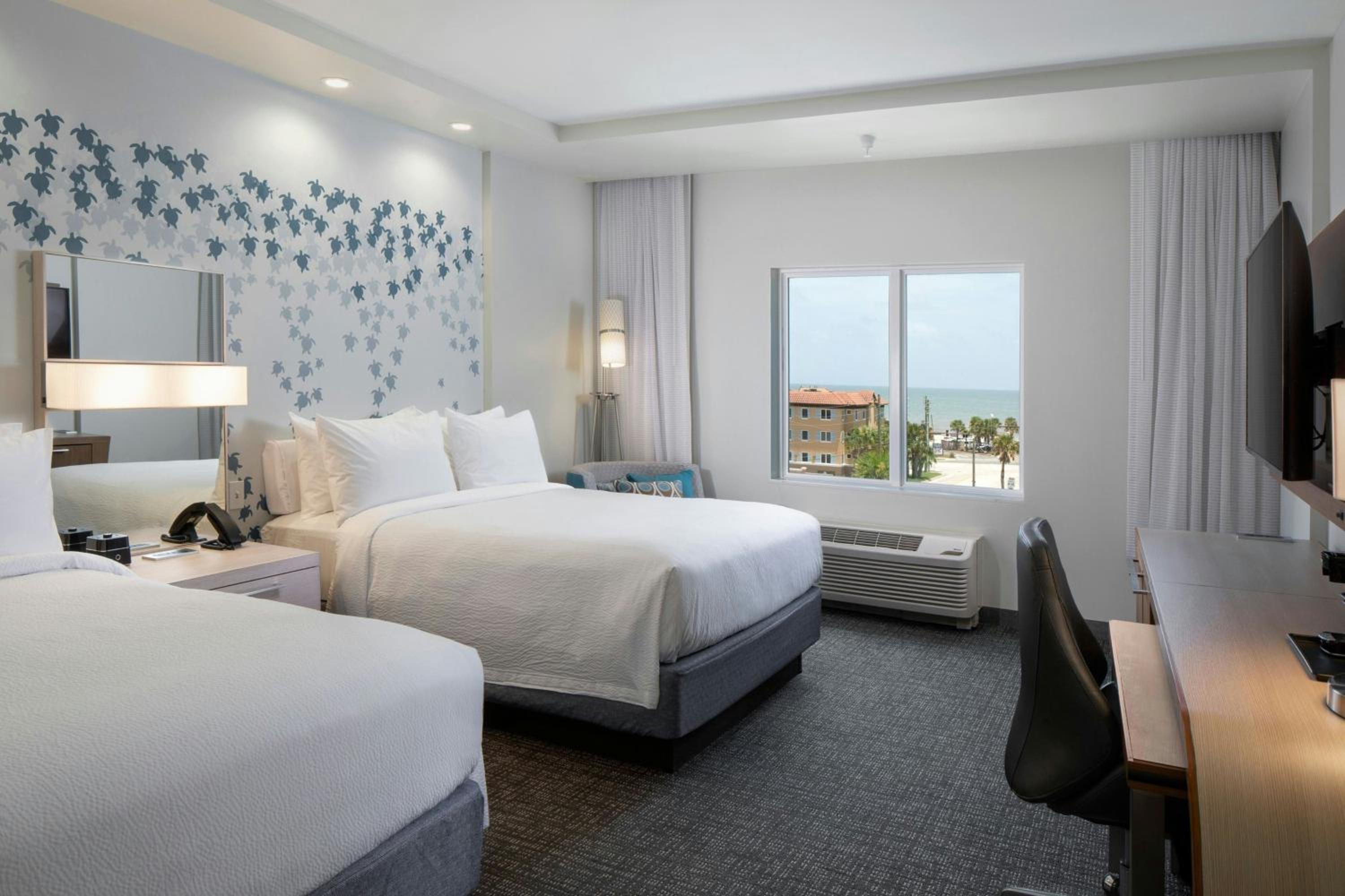 Queen Room with Two Queen Beds and Ocean View - Photo 1