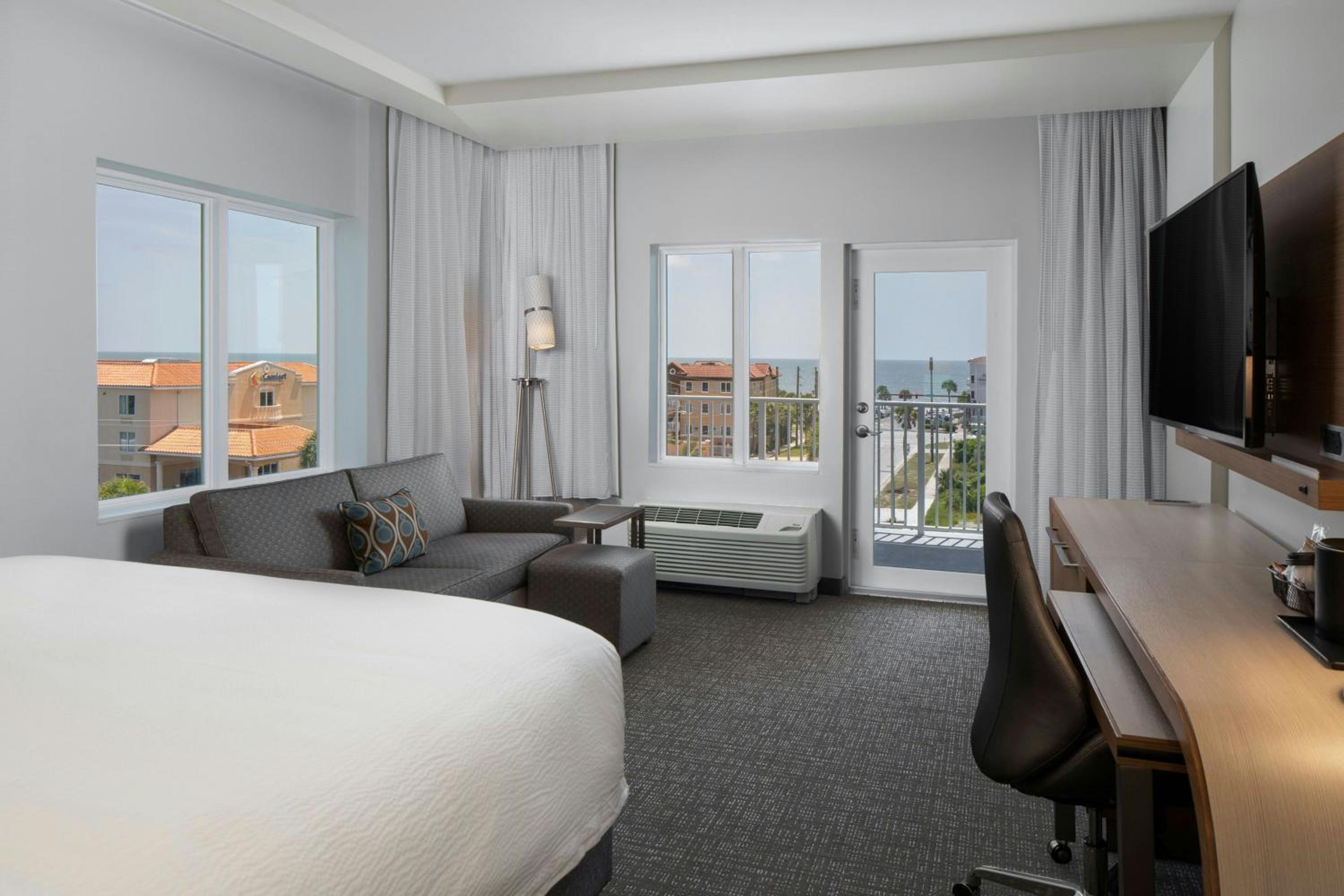King Room with Ocean View, Balcony and Roll-In Shower - Mobility Access - Photo 2