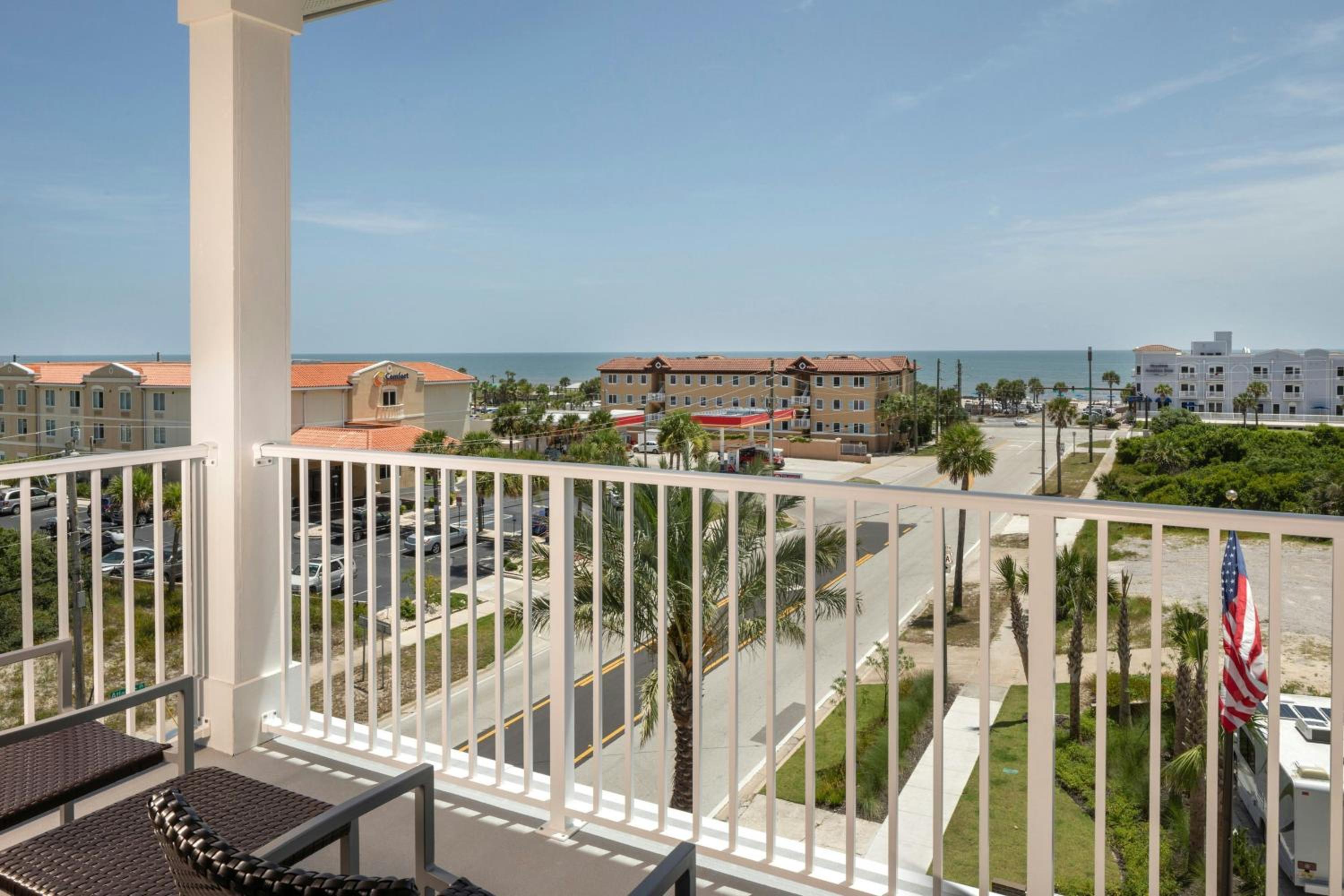 King Room with Ocean View, Balcony and Roll-In Shower - Mobility Access - Photo 3