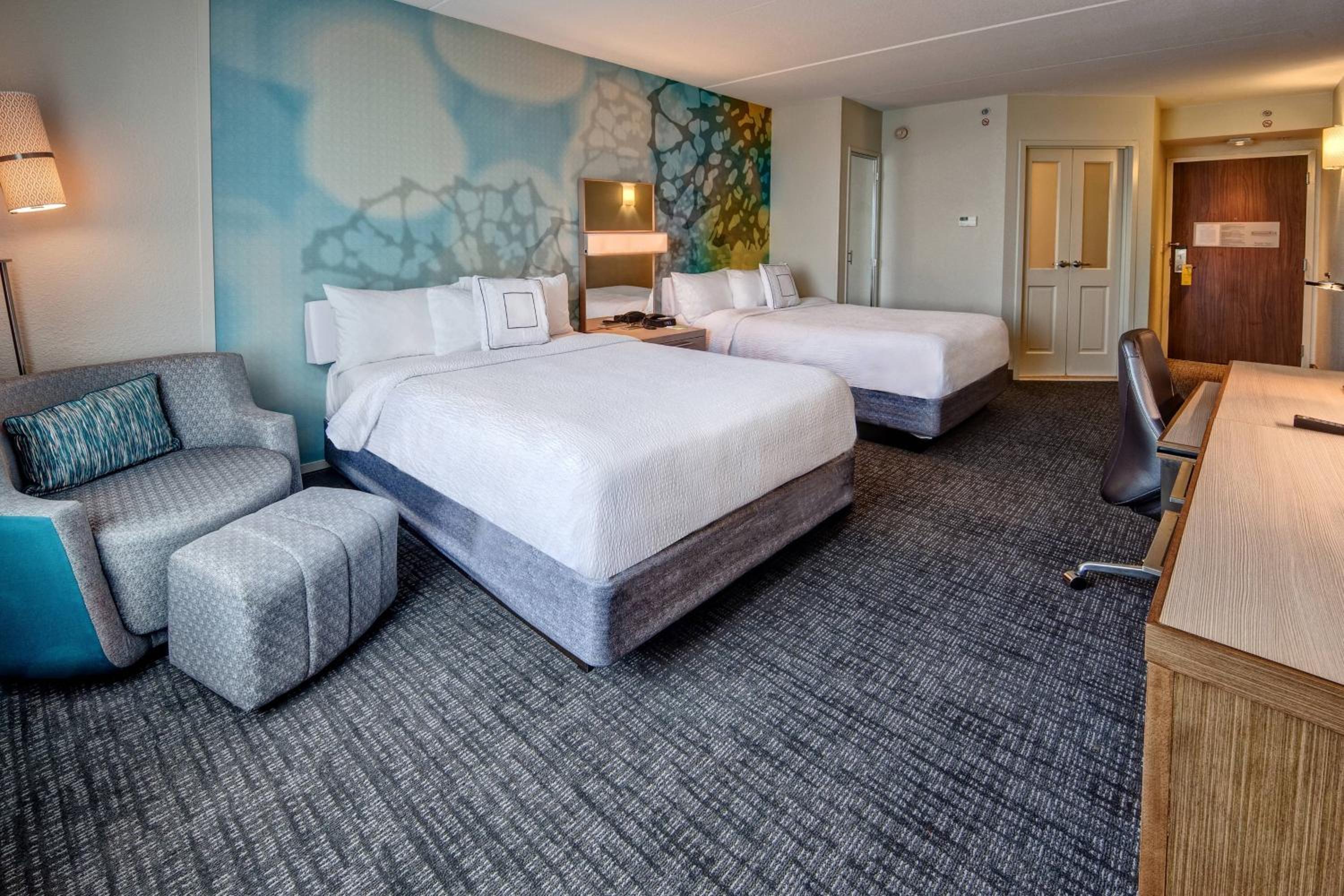 Queen Room with Two Queen Beds - Hearing Accessible - Photo 2