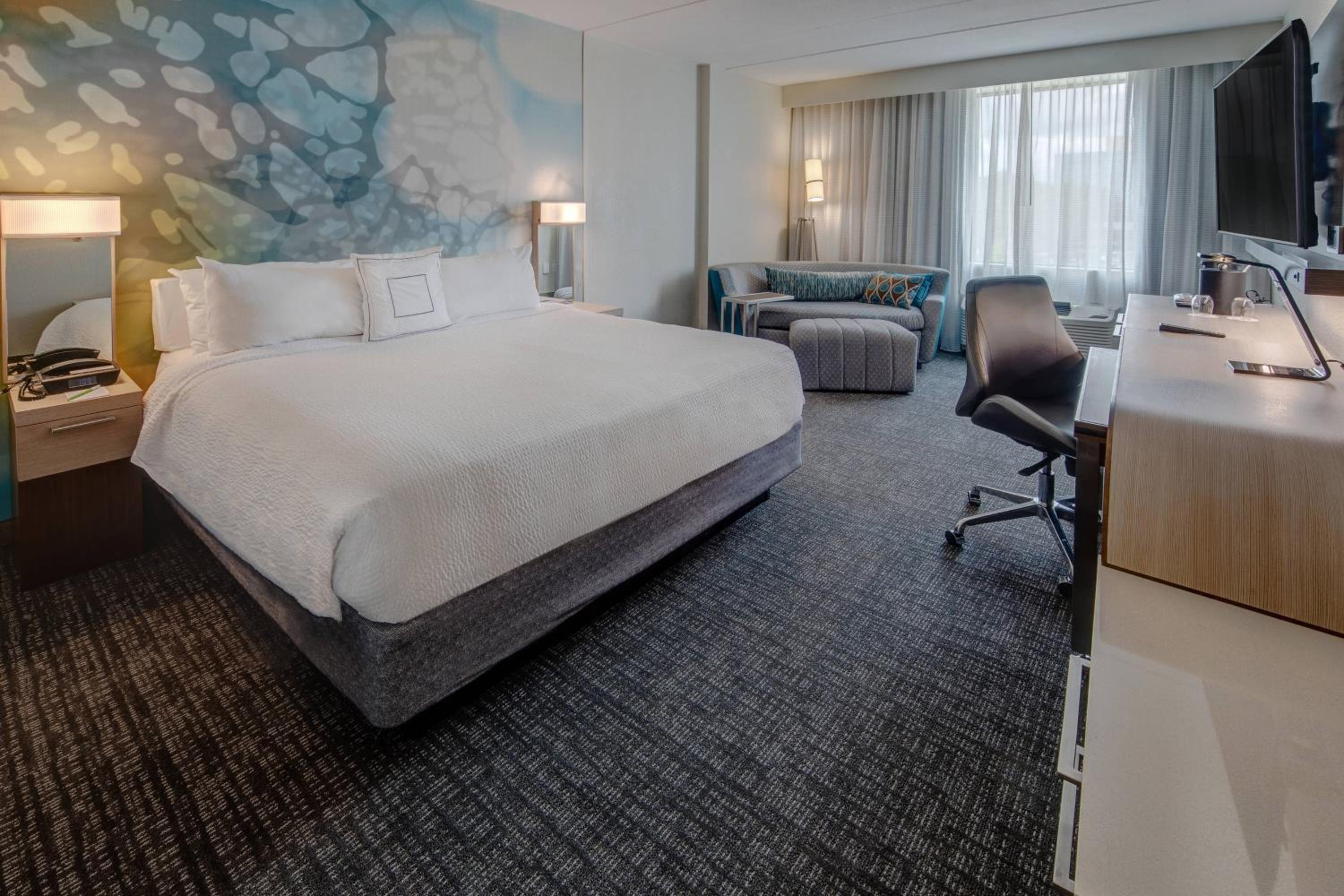 King Room with Sofa Bed - Photo 1