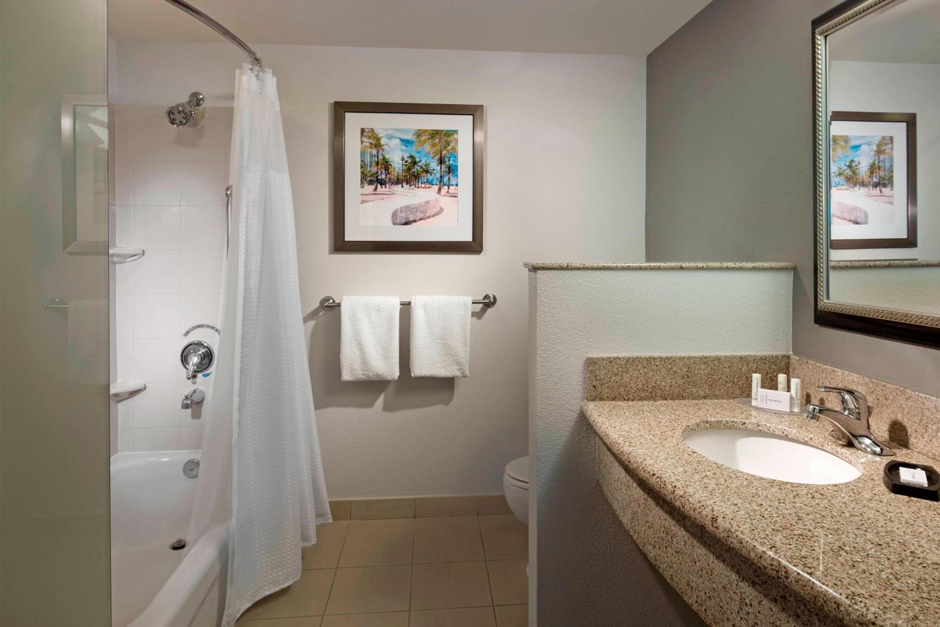 Queen Room with Two Queen Beds - Hearing Accessible - Photo 3