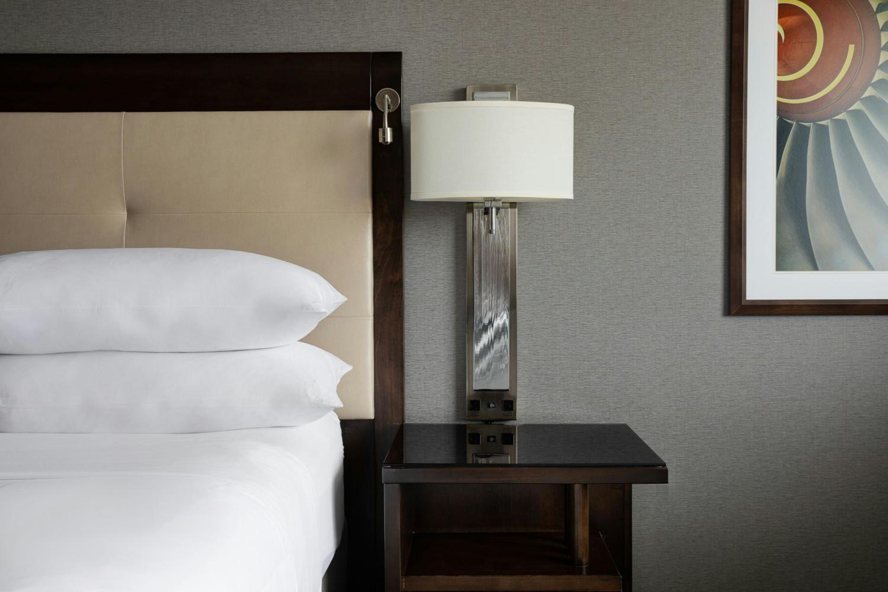 Courtyard Access, Guest room, 1 King, West Tower    - Photo 2