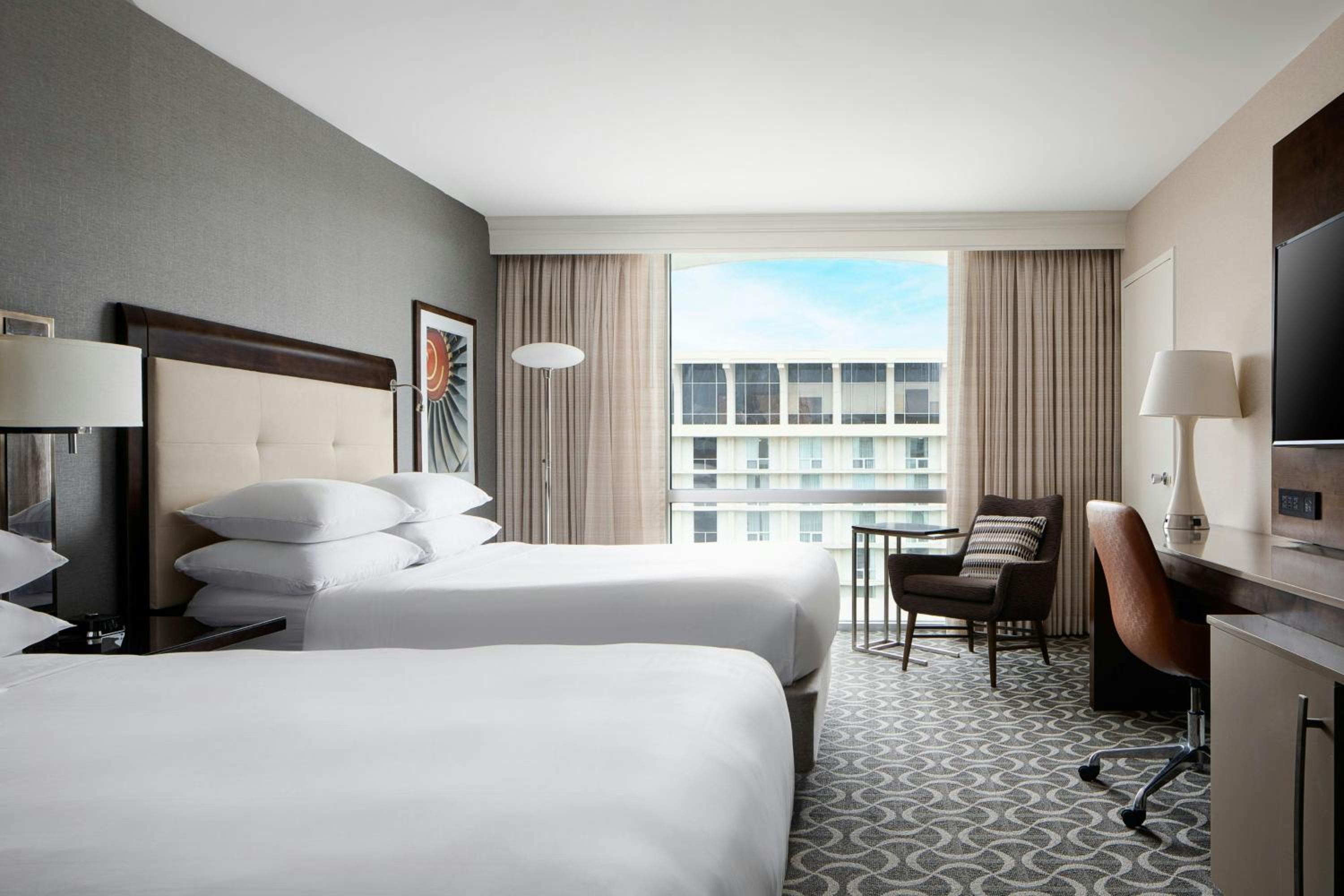 Executive King Room - East Tower/Hearing Accessible - Photo 1