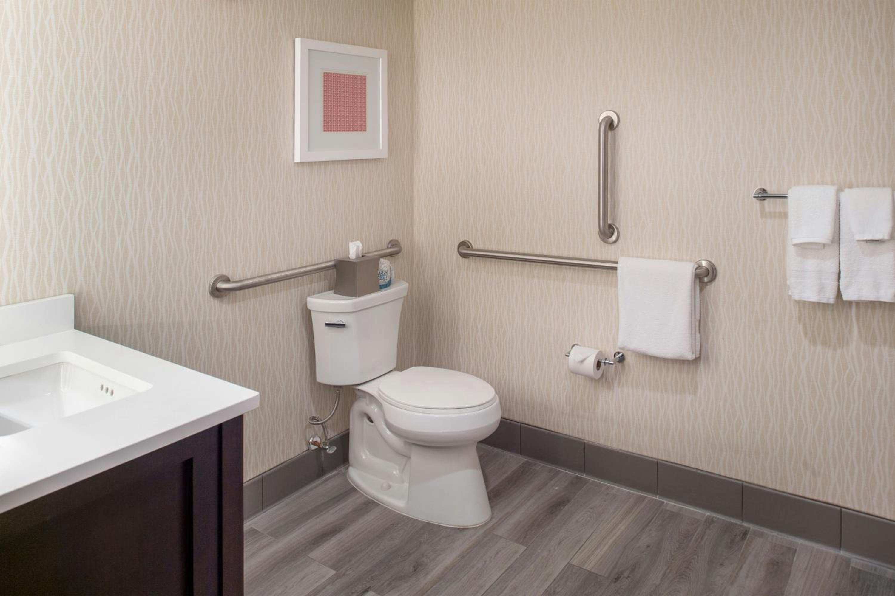 Executive King Room with Sofa Bed - East Tower/Mobility/Hearing Accessible with Tub