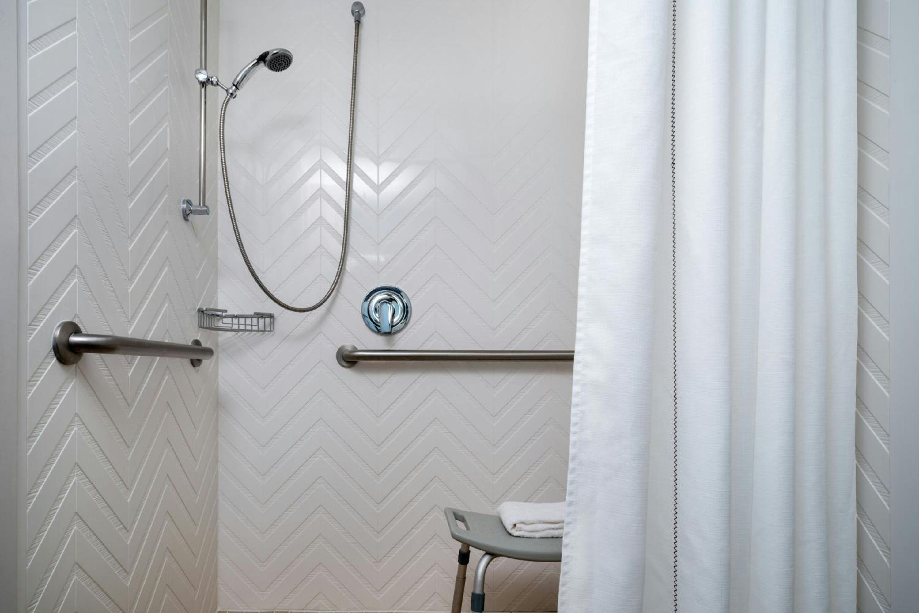 King Room with Roll-in Shower - Mobility and Hearing Accessible - Photo 8