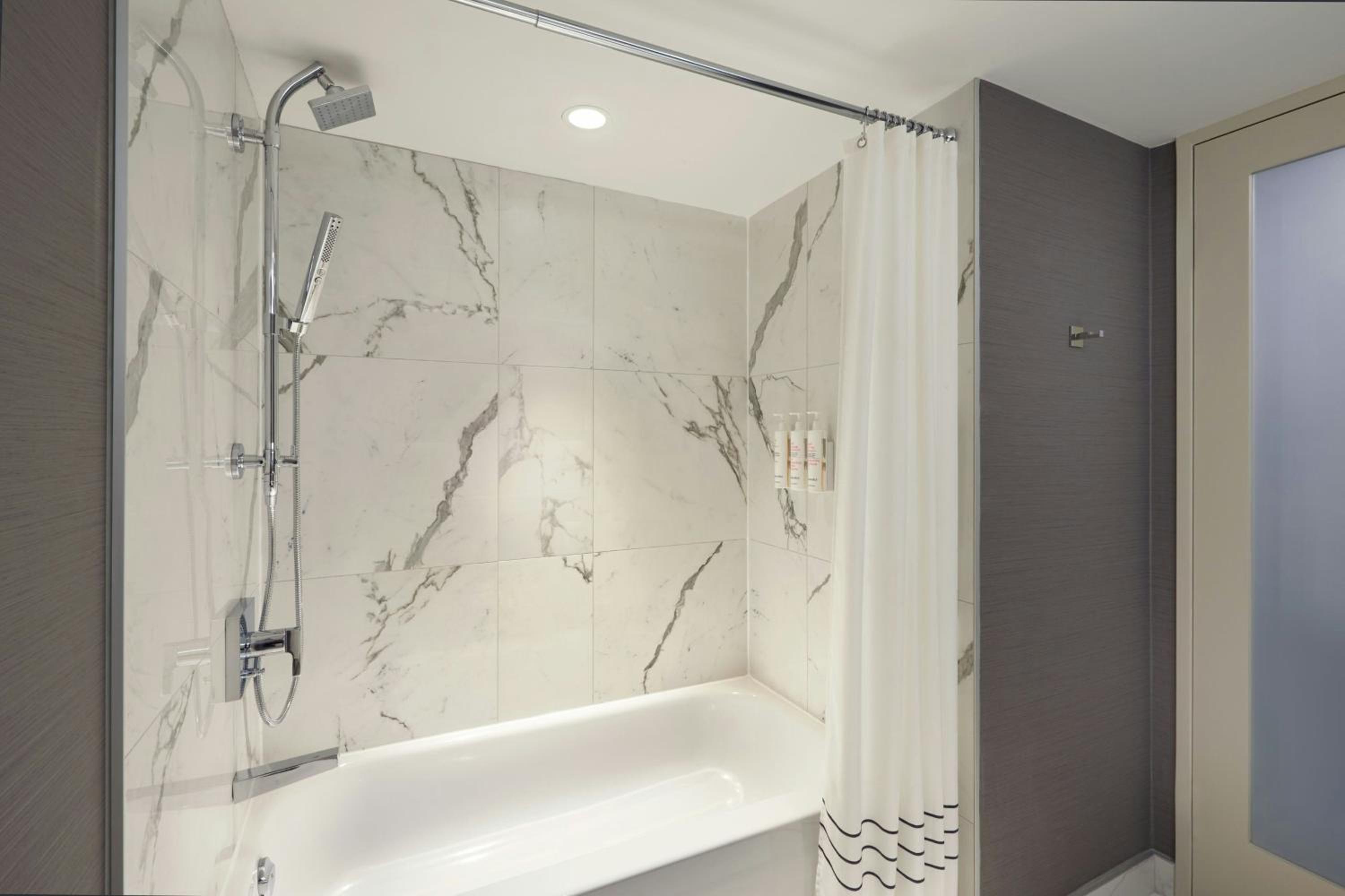 Kingston Marriott Hotel, Bilde 2
