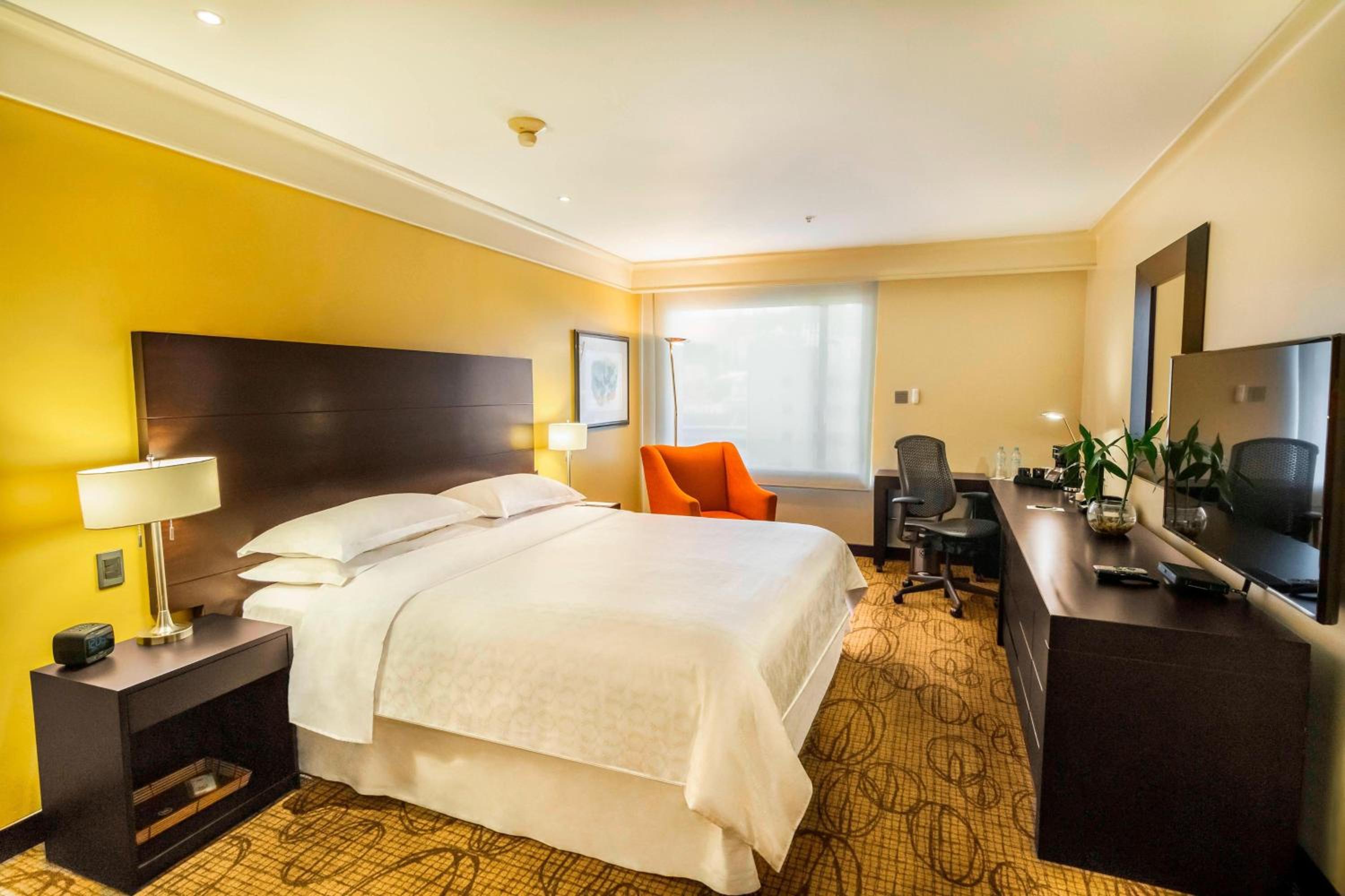 Superior King Room - High Floor/Club Access