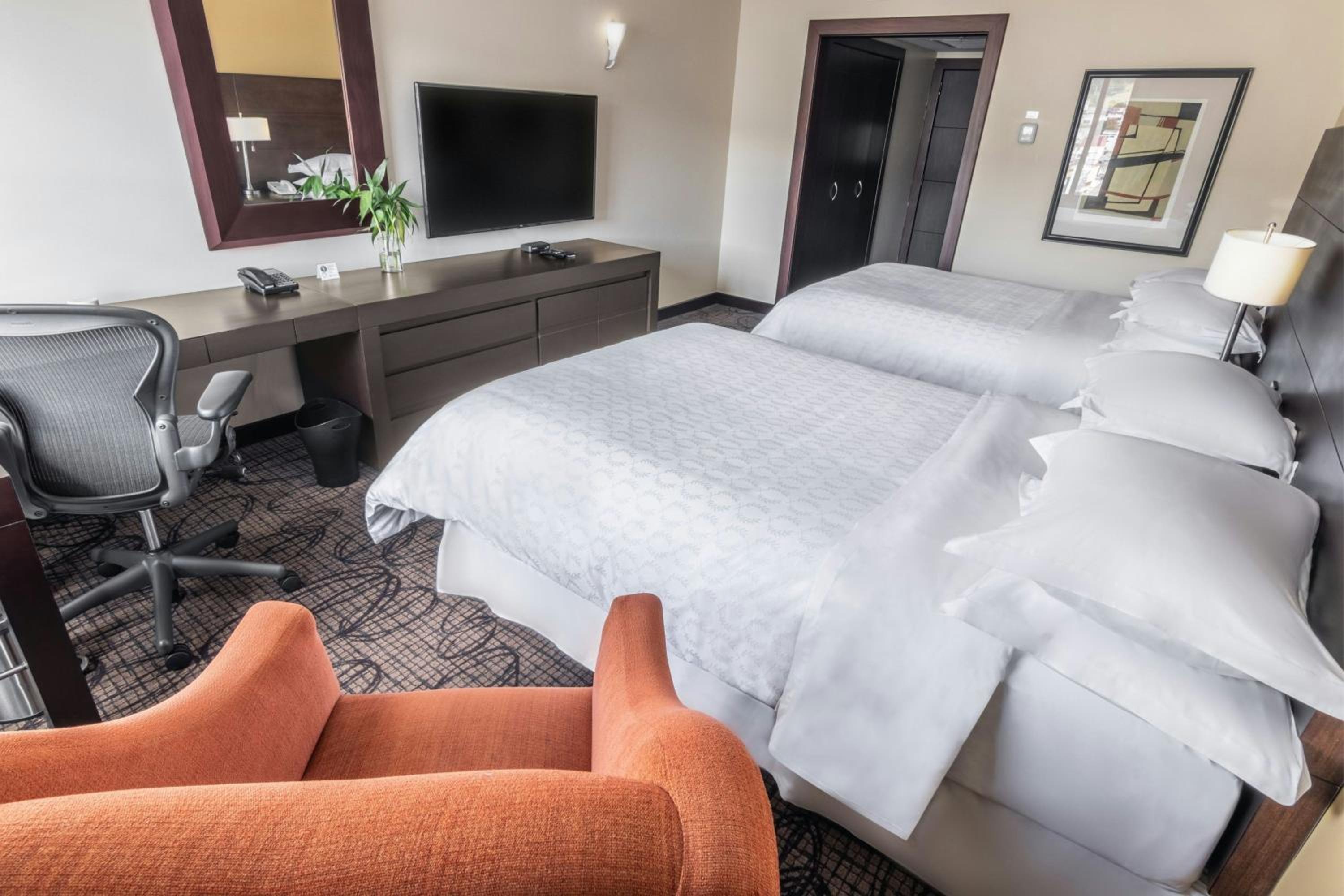 Double Room with Two Double Beds and Roll-In Shower - Mobility Accessible