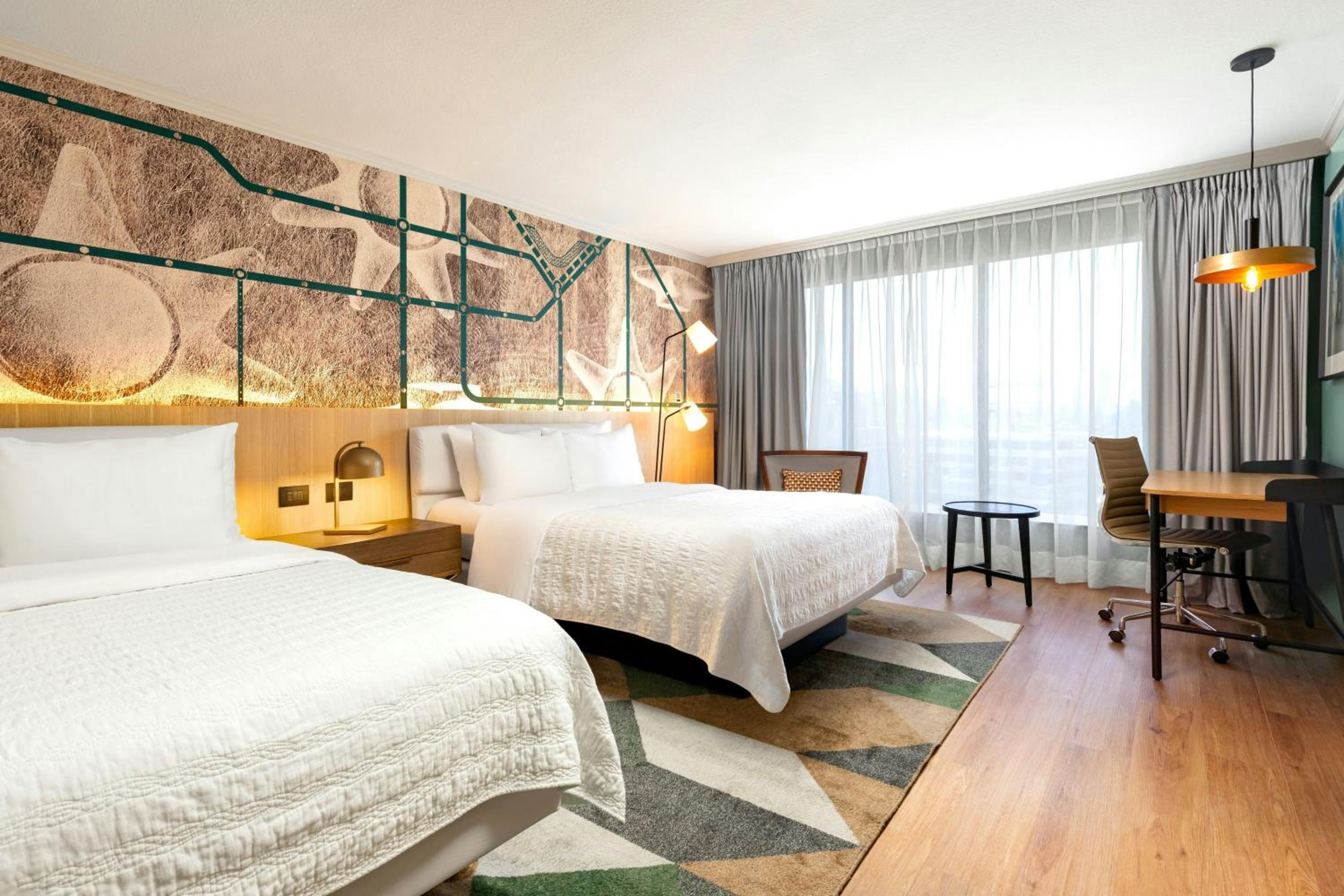Deluxe Guest room, 2 Queen,  City view - Photo 1
