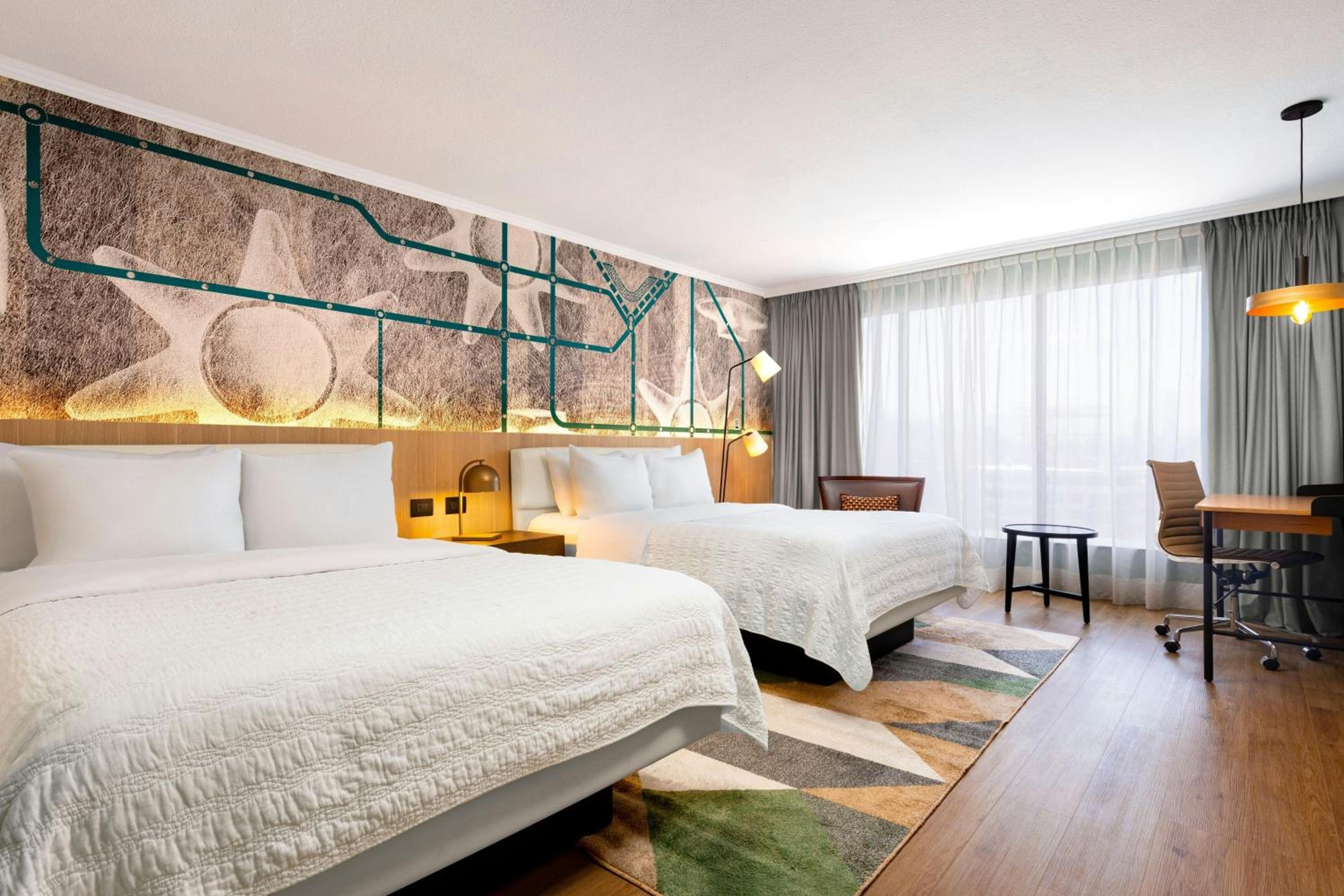 Deluxe Guest room, 2 Queen,  City view - Photo 2