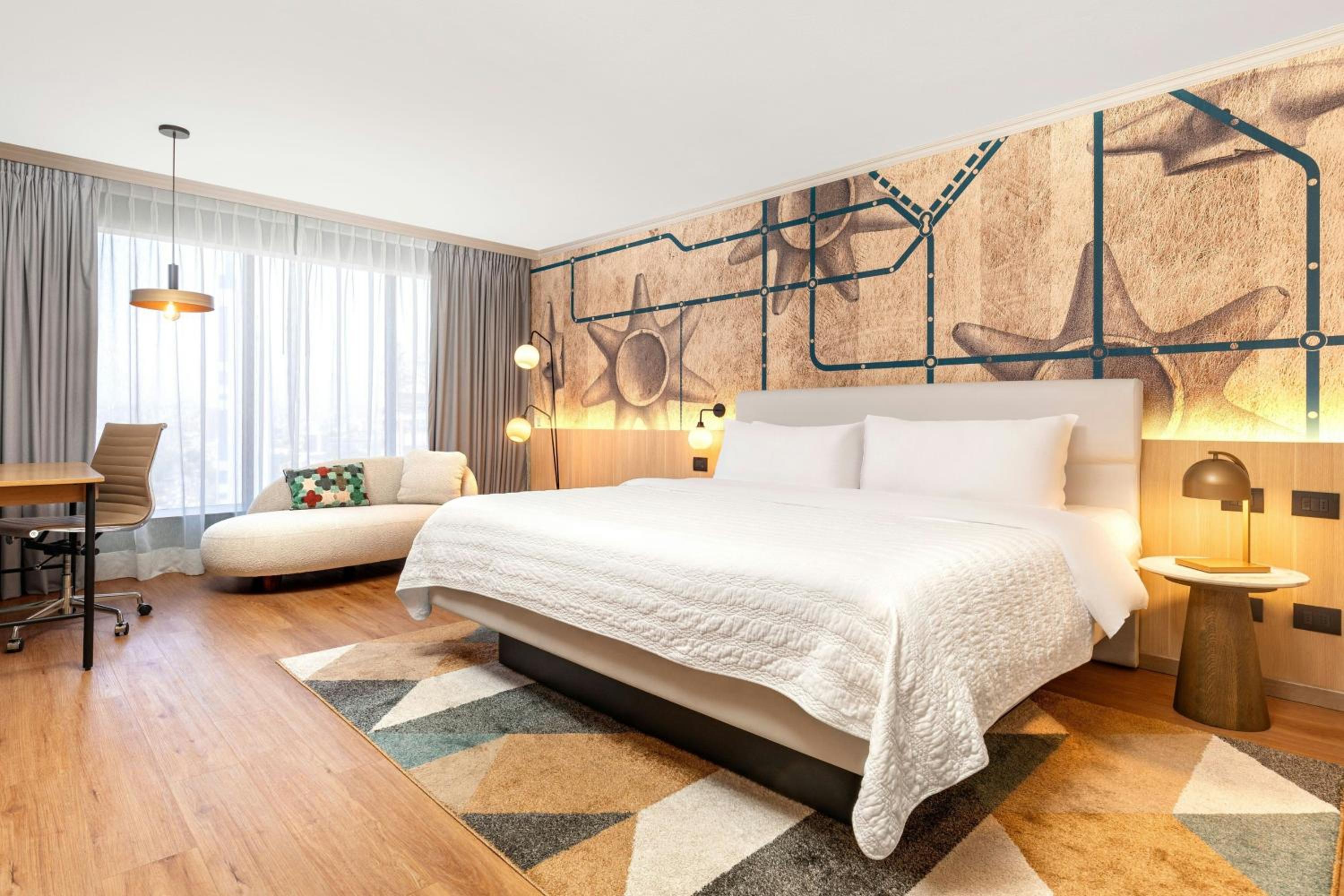 Deluxe Guest room, King,  City view - Photo 1