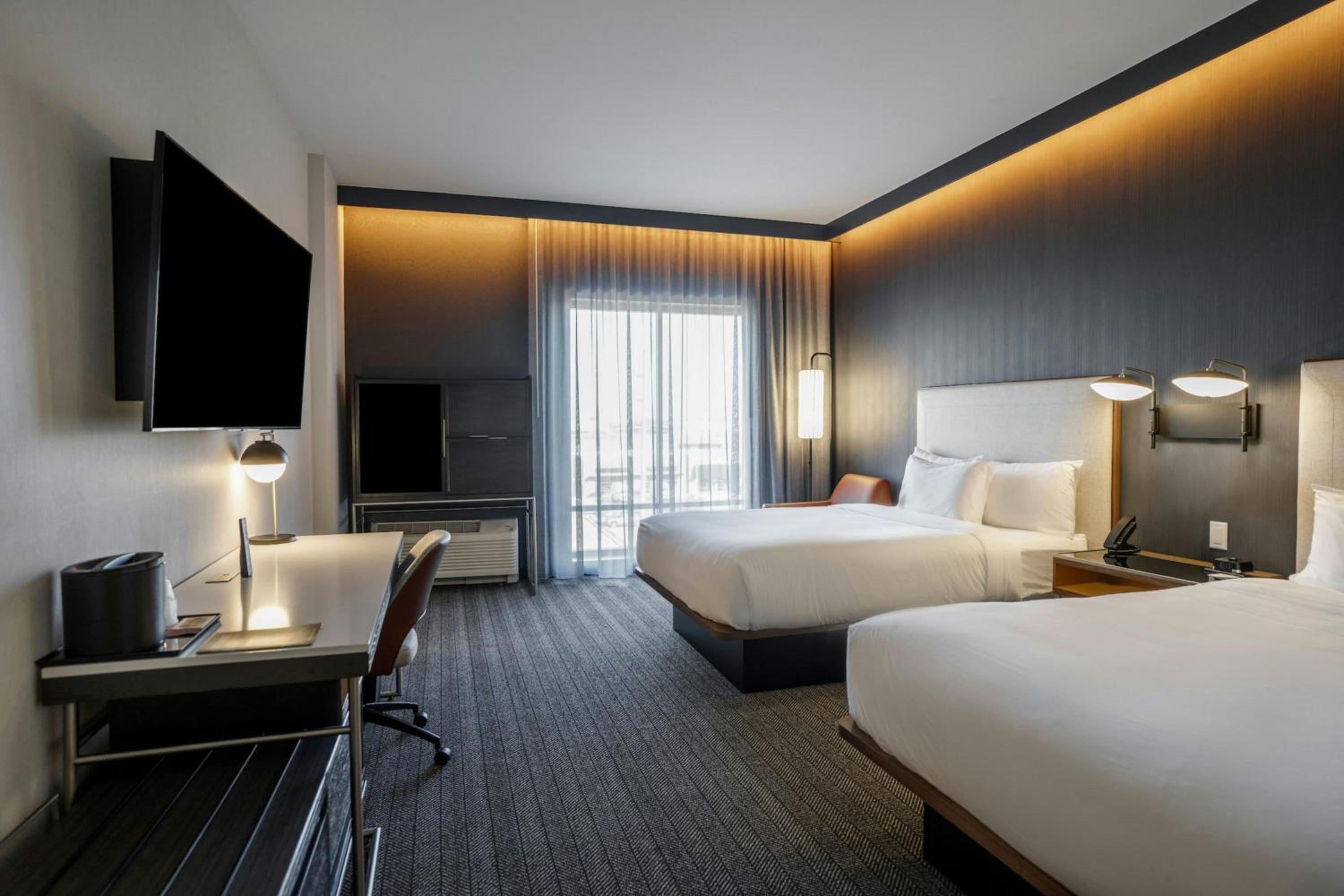 Queen Room with Two Queen Beds and Adapted Tub - Mobility Accessible - Photo 1