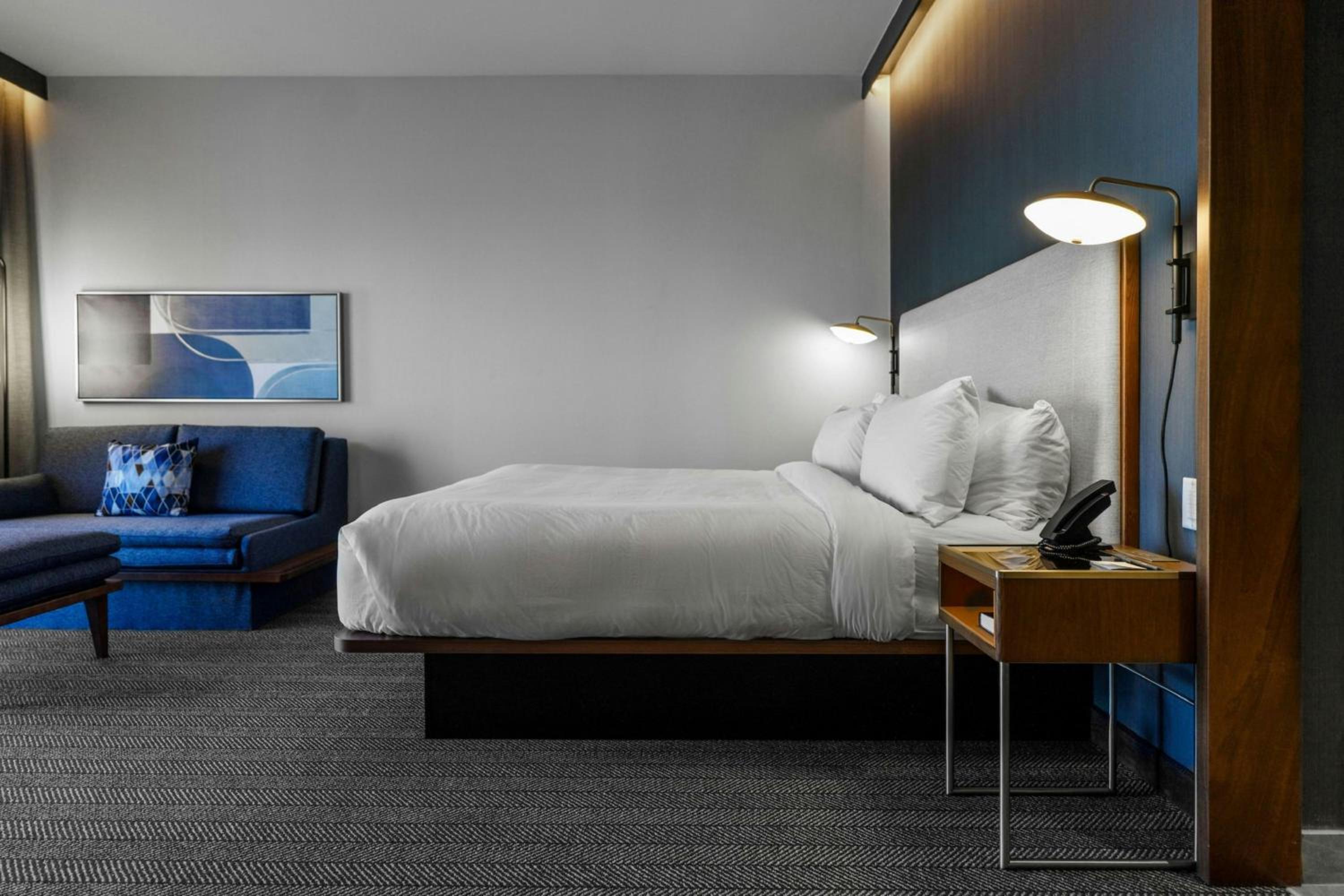 King Room with Sofa Bed - Photo 1