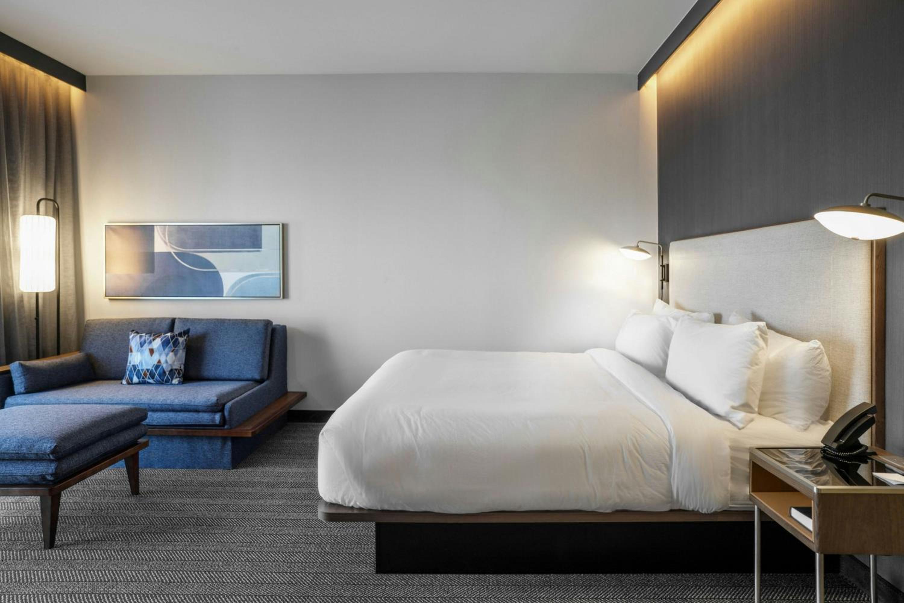 King Room with Adapted Tub - Mobility Accessible - Photo 1