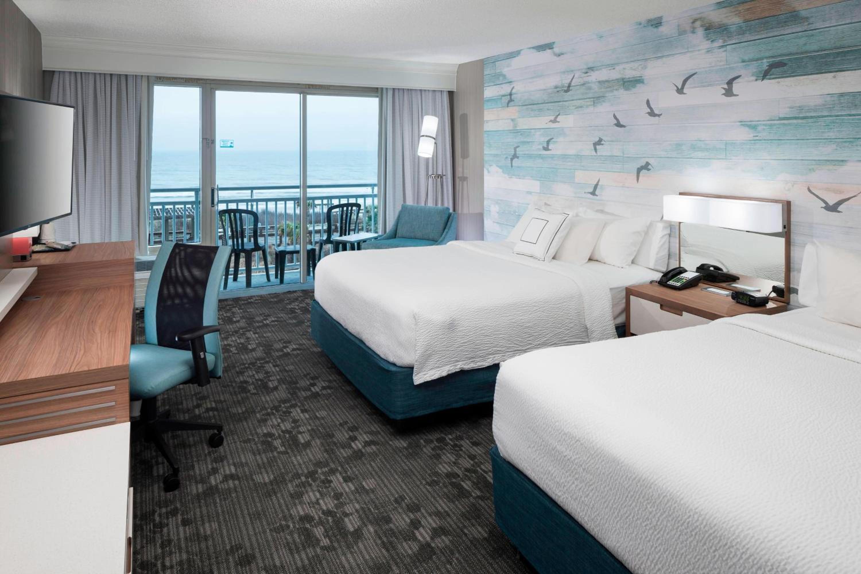 Oceanfront Queen Room with Two Queen Beds - High Floor - Hearing Accessible - Photo 1