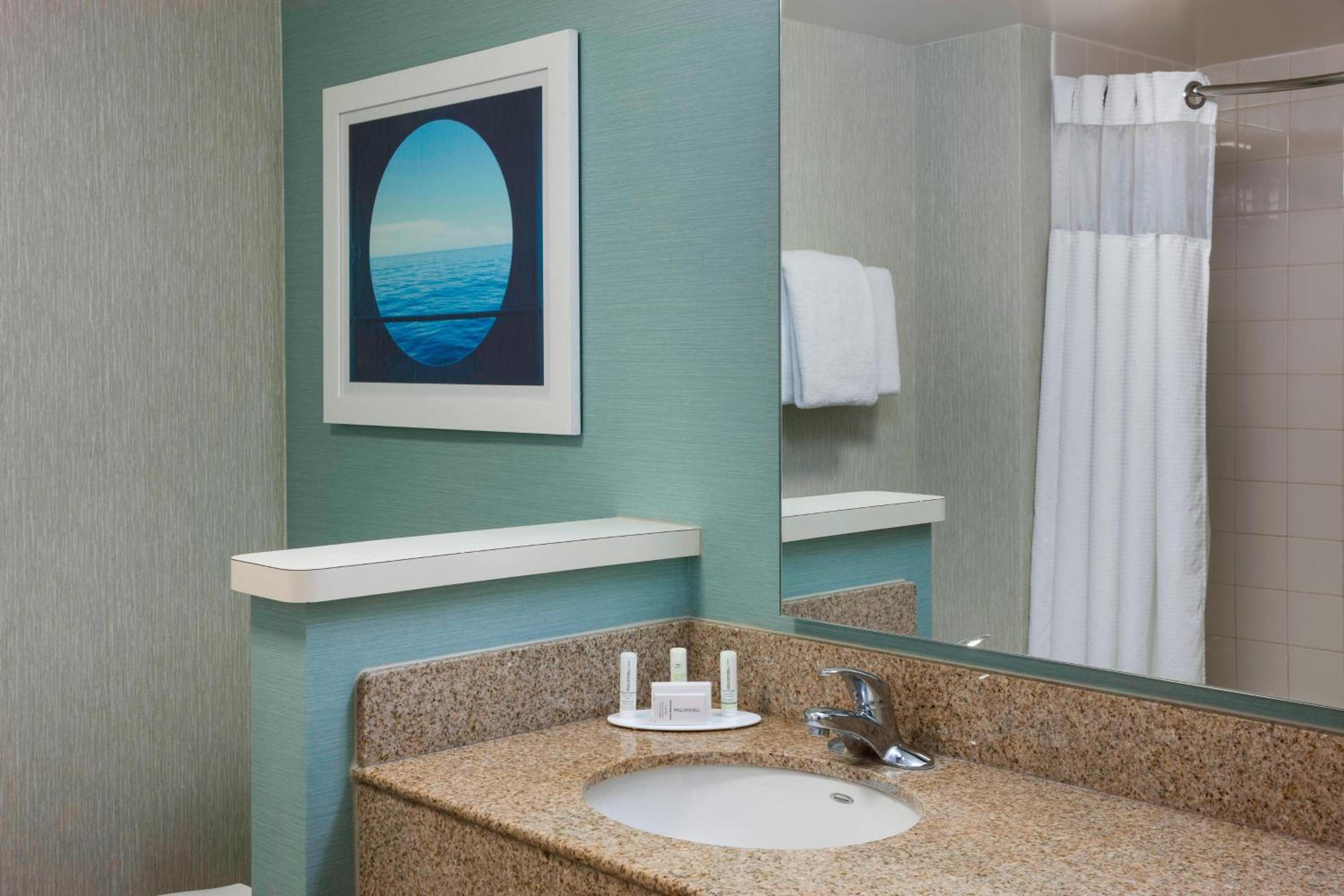 Oceanfront Queen Room with Two Queen Beds - High Floor - Hearing Accessible - Photo 3