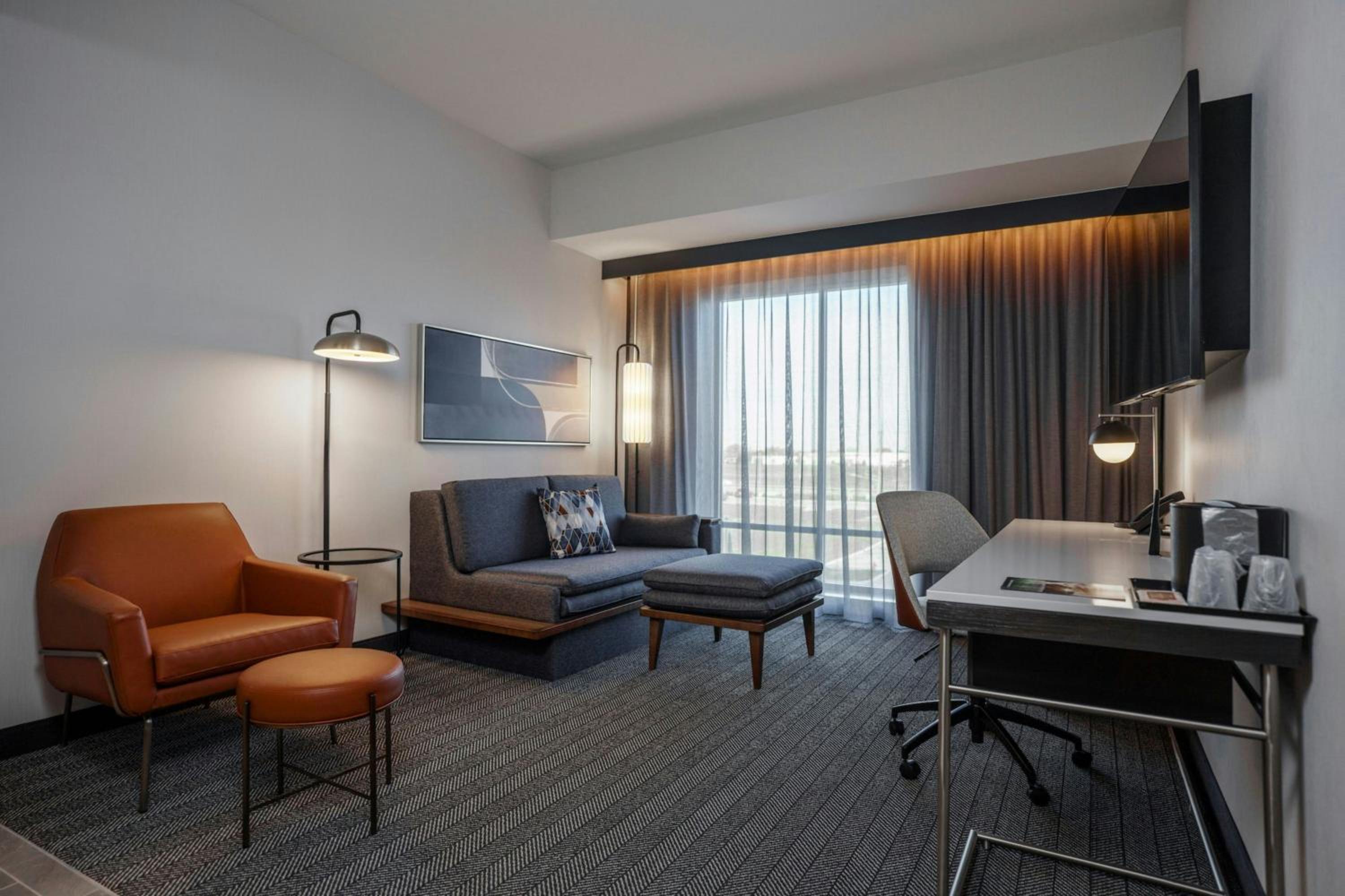One-Bedroom King Suite with Sofa Bed - Photo 3