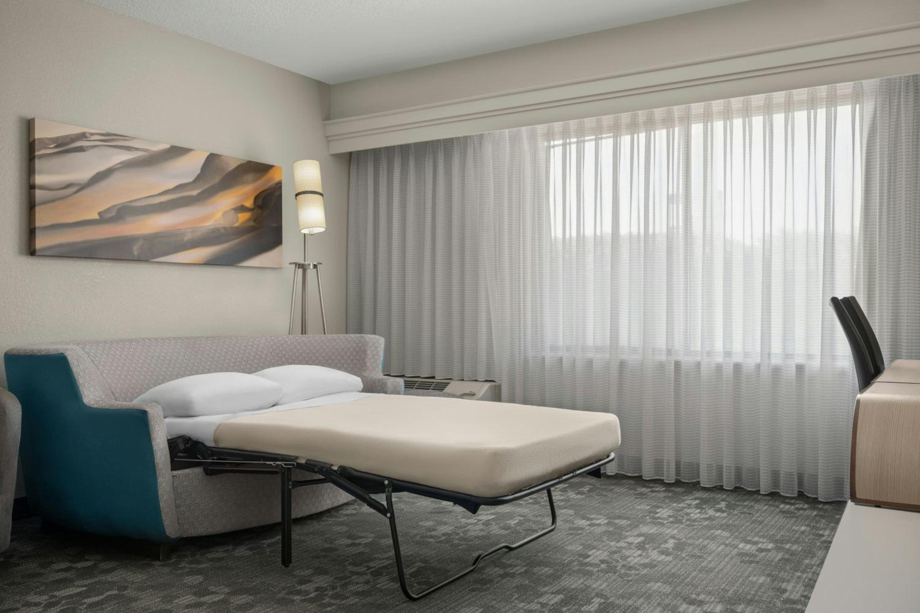 King Guest Room, Guest room, 1 King, Sofa bed (Mobility and Hearing Accessible w/Tub) - Photo 4