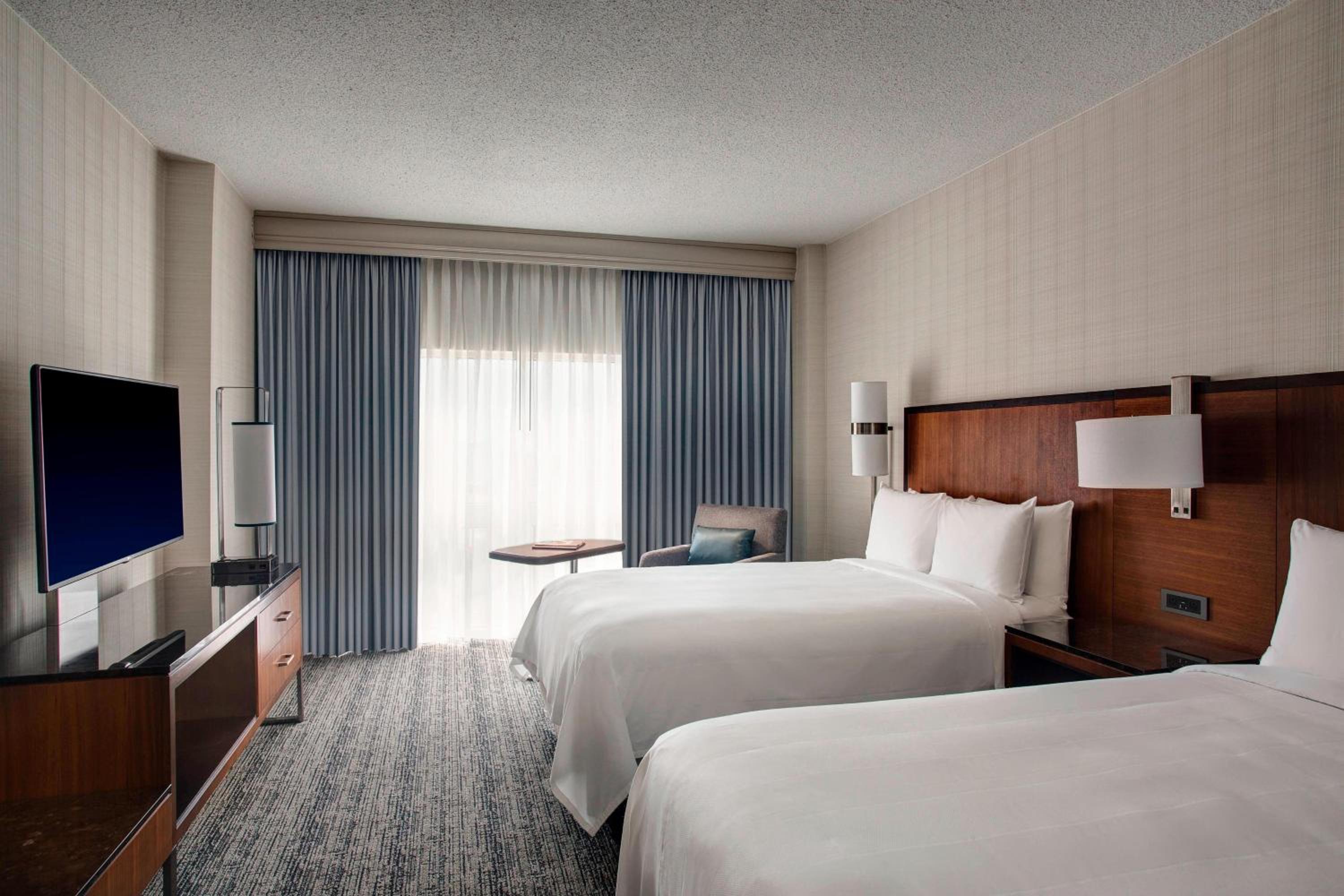 Double Room with Two Double Beds and Roll-n Shower - Mobility and Hearing Accessible photo 1