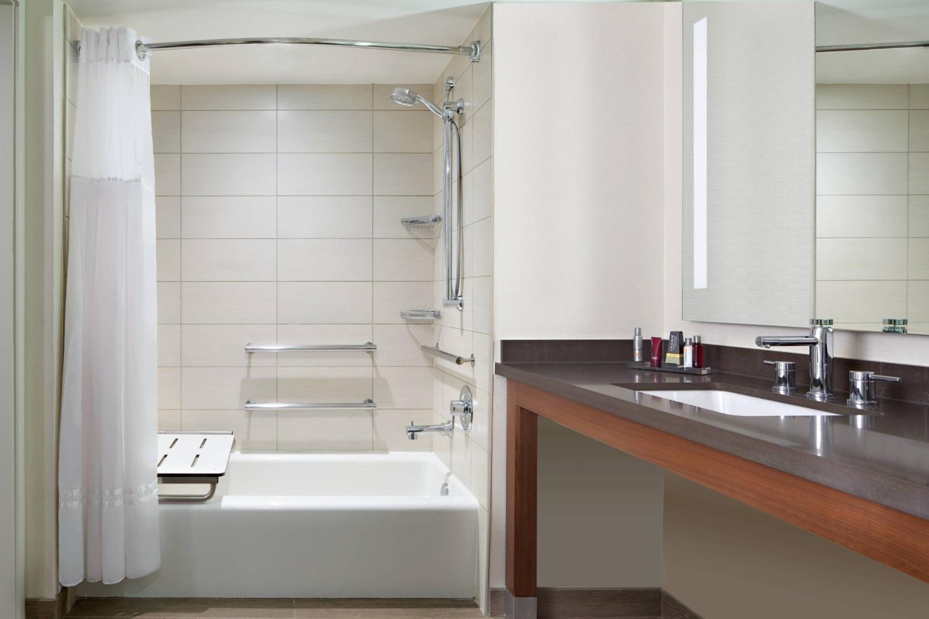 Double Room with Two Double Beds and Roll-n Shower - Mobility and Hearing Accessible photo 3