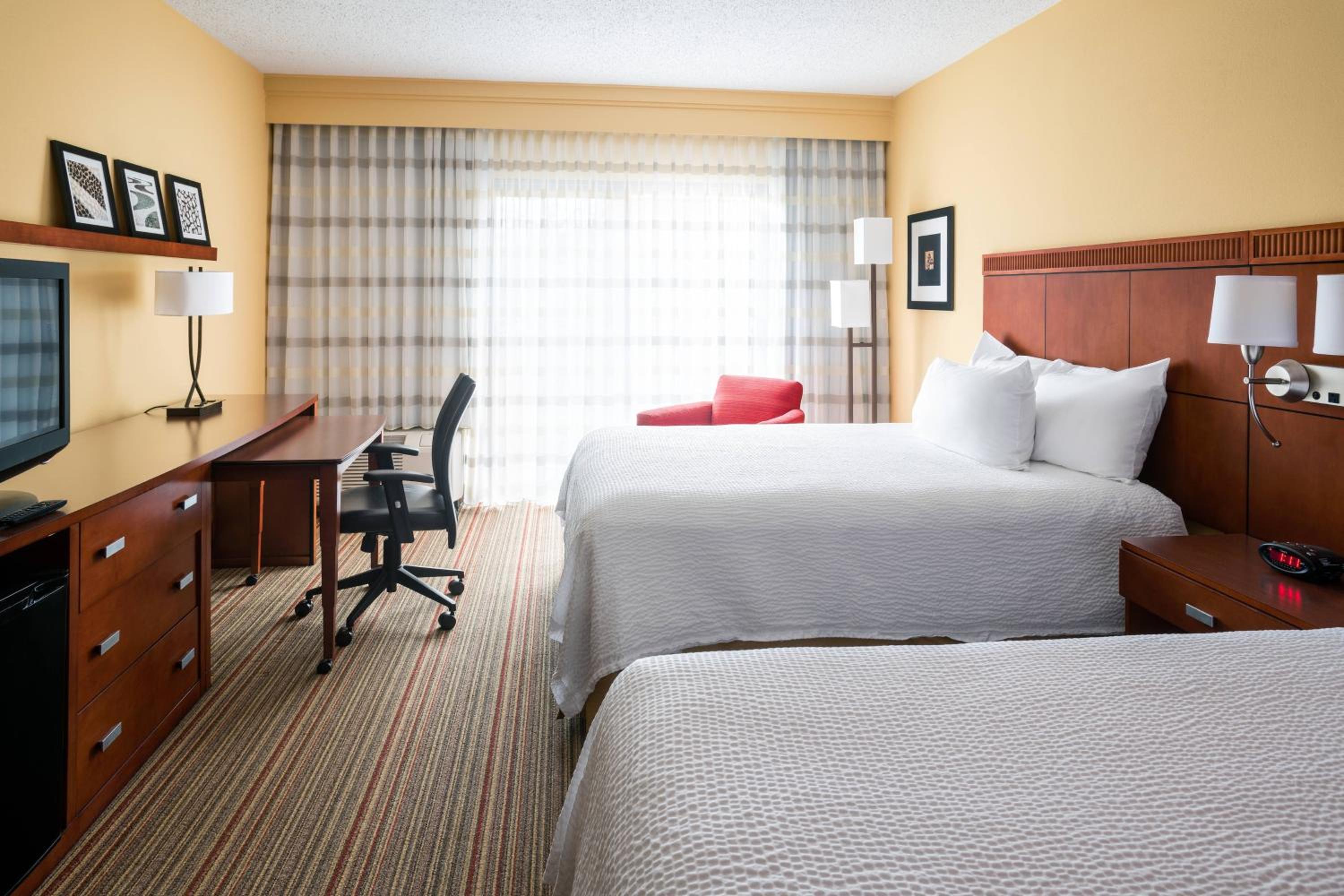 Double Room with Two Double Beds - Photo 3